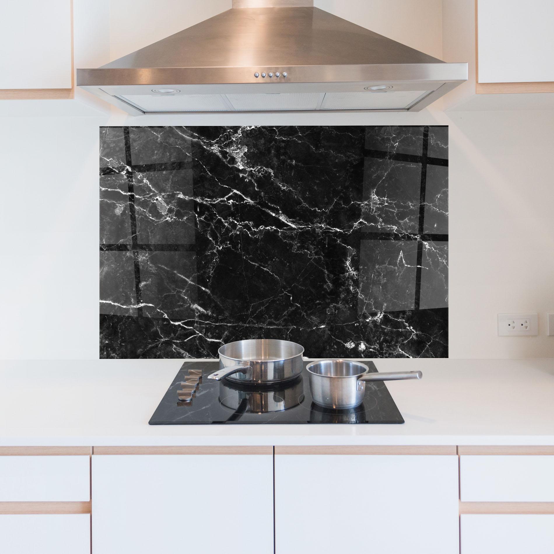 Panel Szklany do Kuchni Black White Marble mockup 5