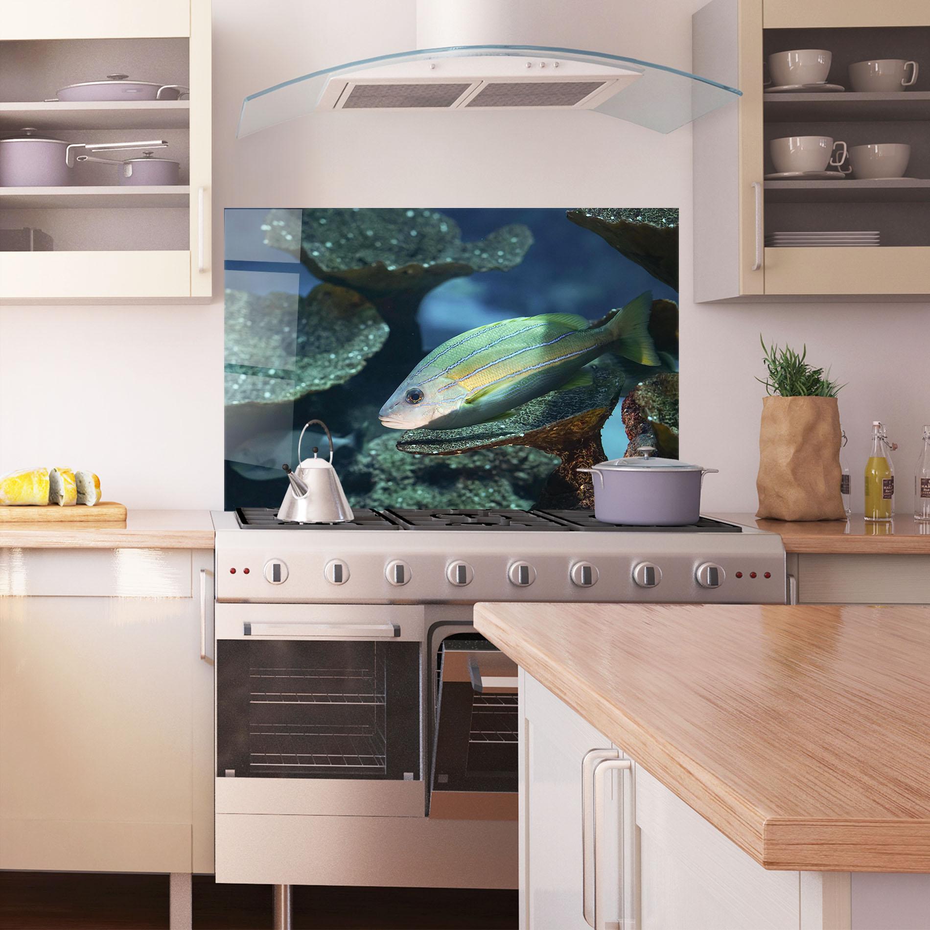 Panel Szklany do Kuchni Green Gold Fish mockup 1