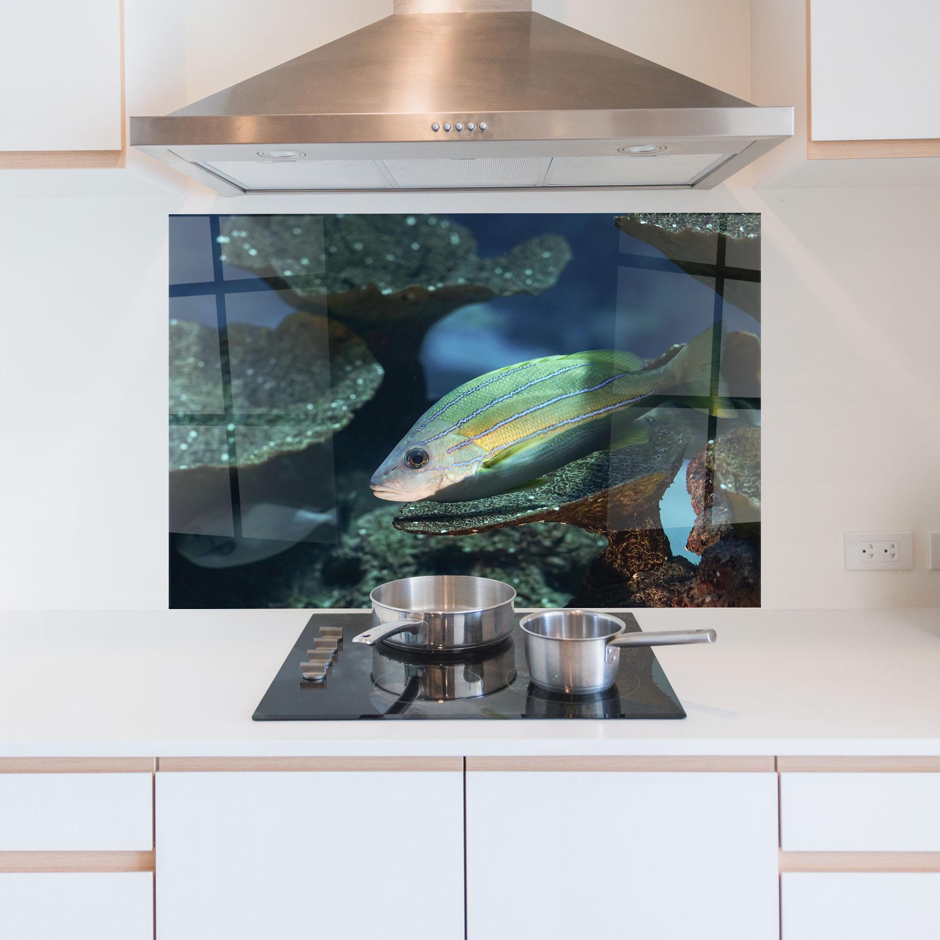 Panel Szklany do Kuchni Green Gold Fish mockup 5