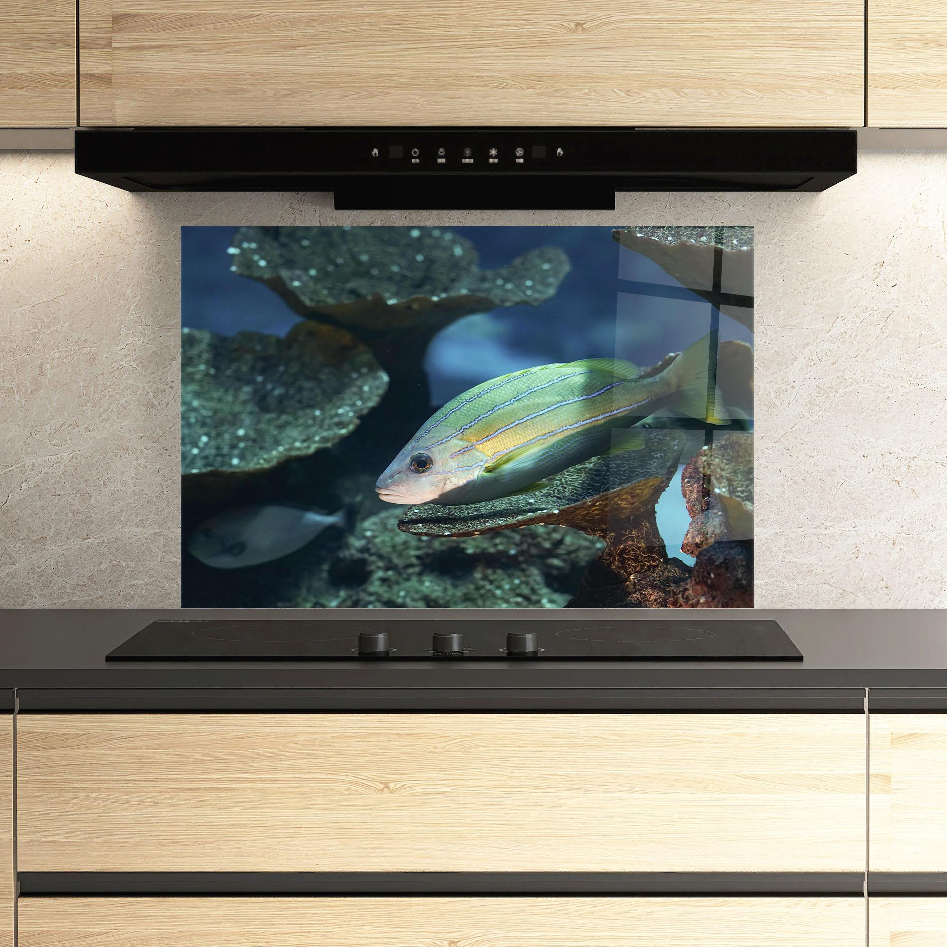 Panel Szklany do Kuchni Green Gold Fish mockup 3