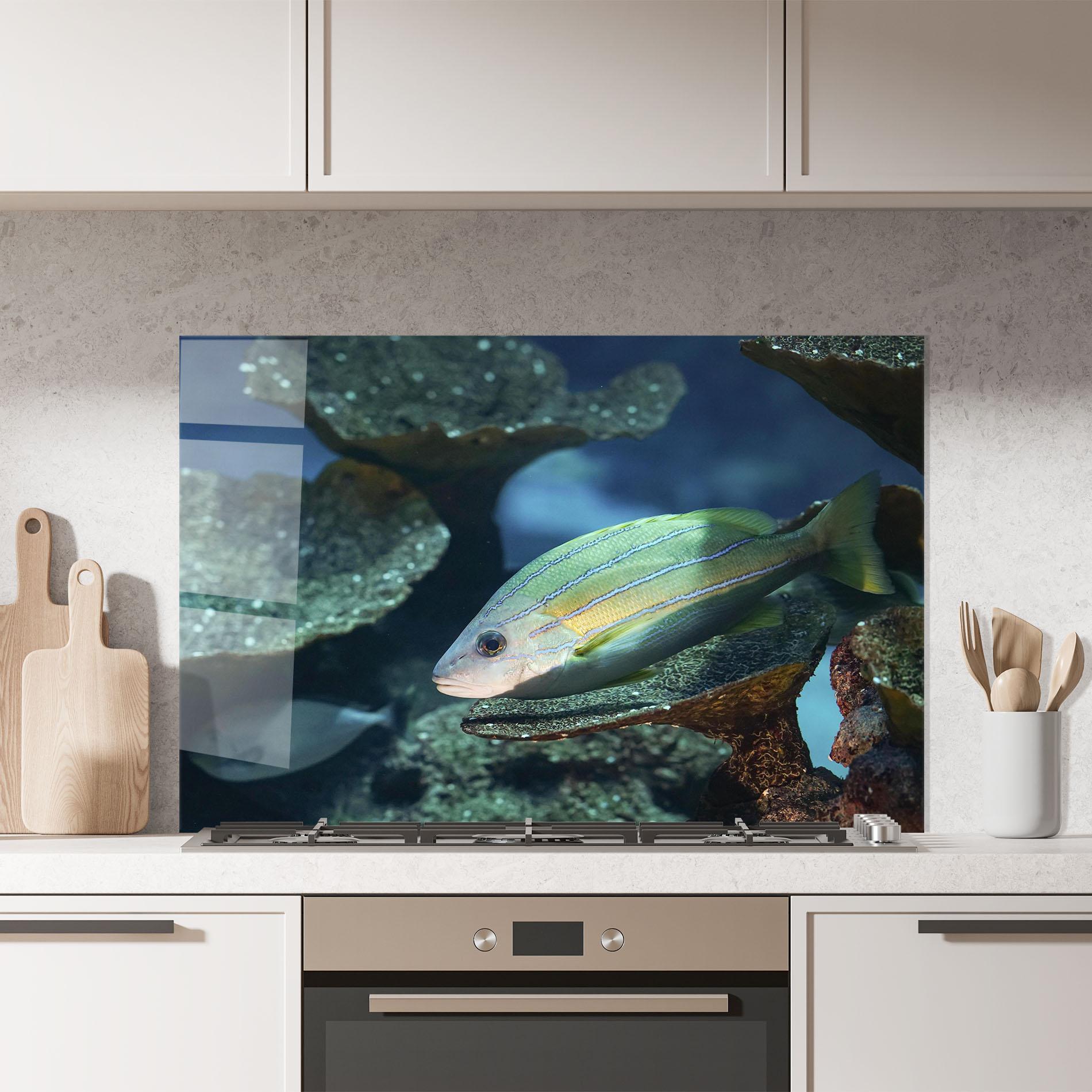 Panel Szklany do Kuchni Green Gold Fish mockup 7