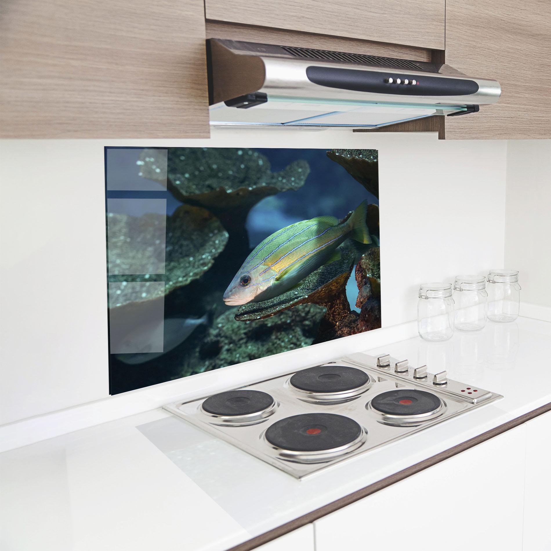 Panel Szklany do Kuchni Green Gold Fish mockup 8