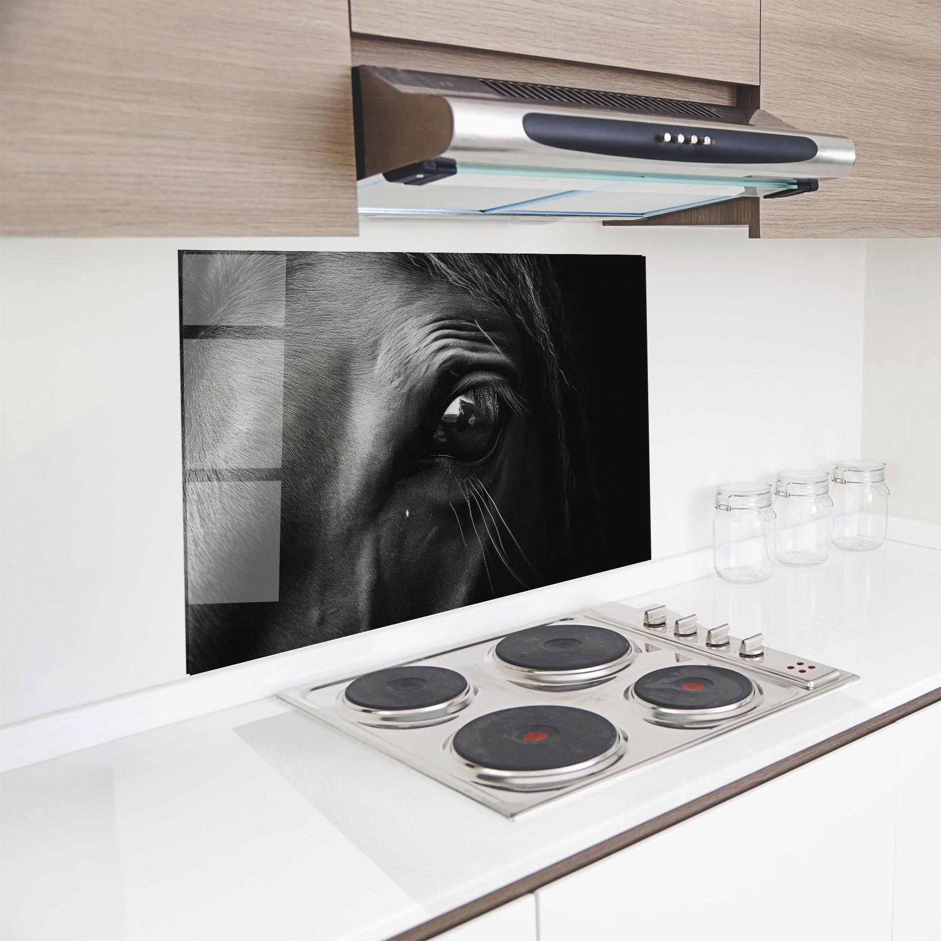 Panel Szklany do Kuchni Black Horse Eye mockup 8