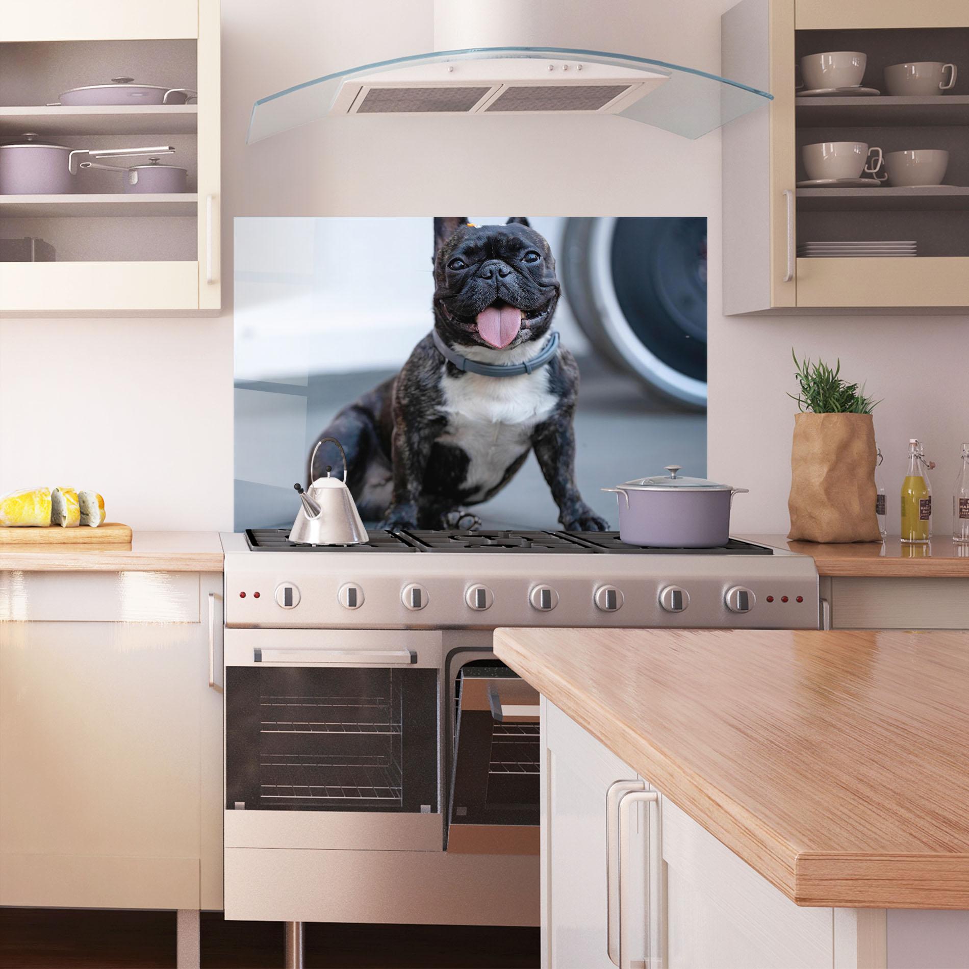 Panel Szklany do Kuchni Happy Black Dog mockup 1