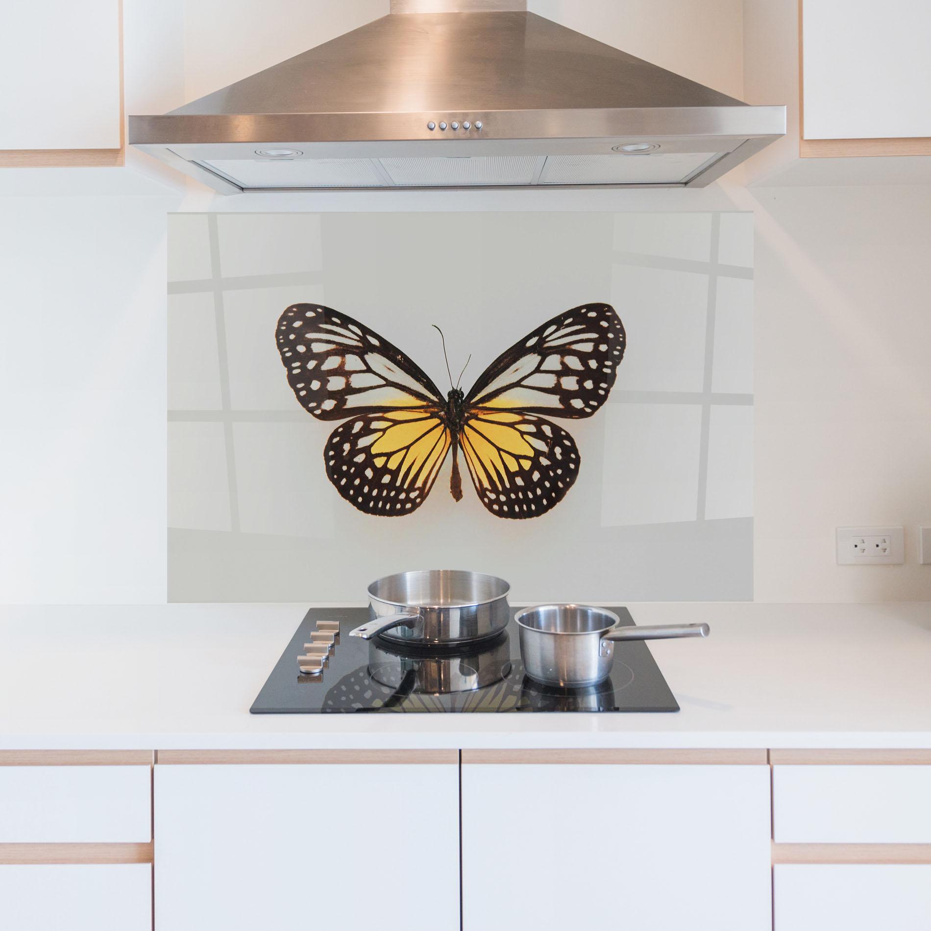 Panel Szklany do Kuchni Butterfly On Grey mockup 5