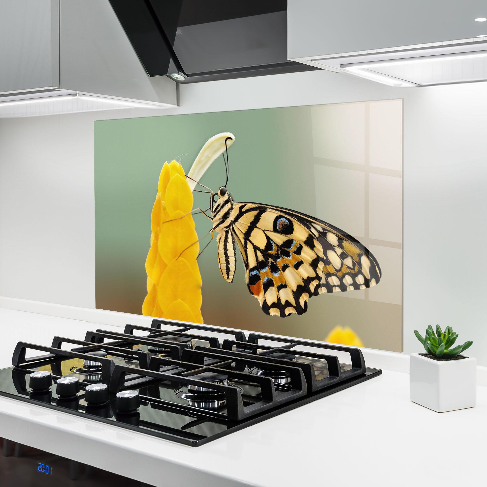 Panel Szklany do Kuchni Cream Yellow Butterfly mockup 6