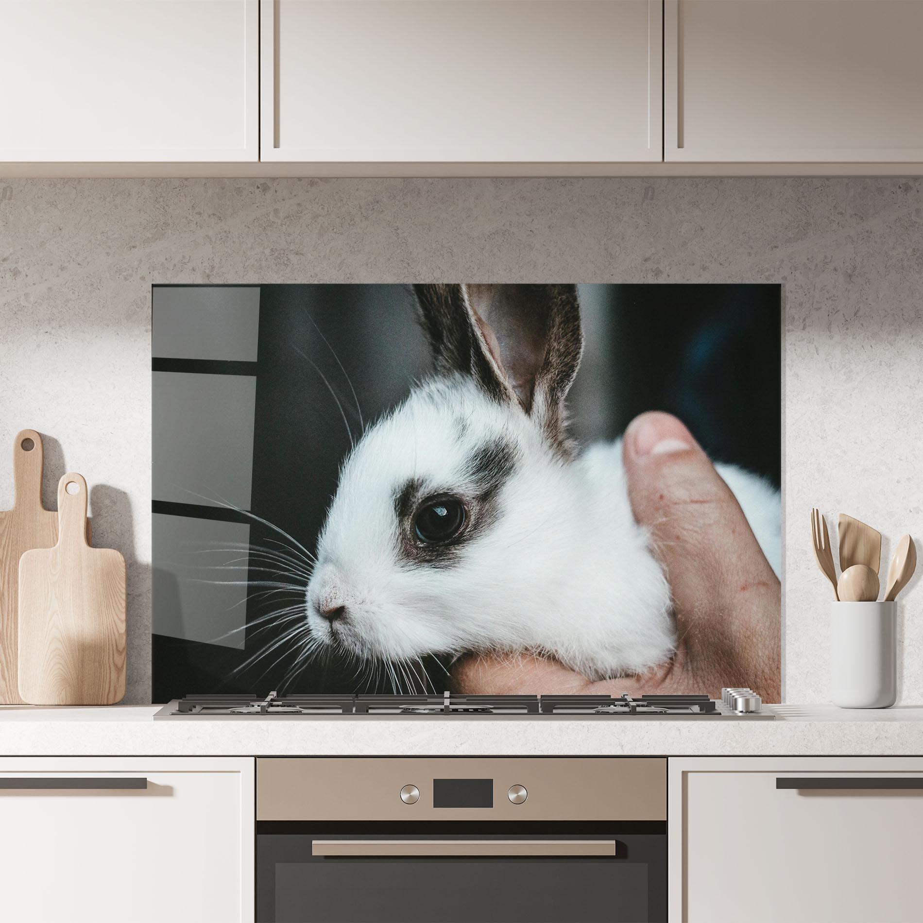 Panel Szklany do Kuchni Holding Cute Bunny mockup 7