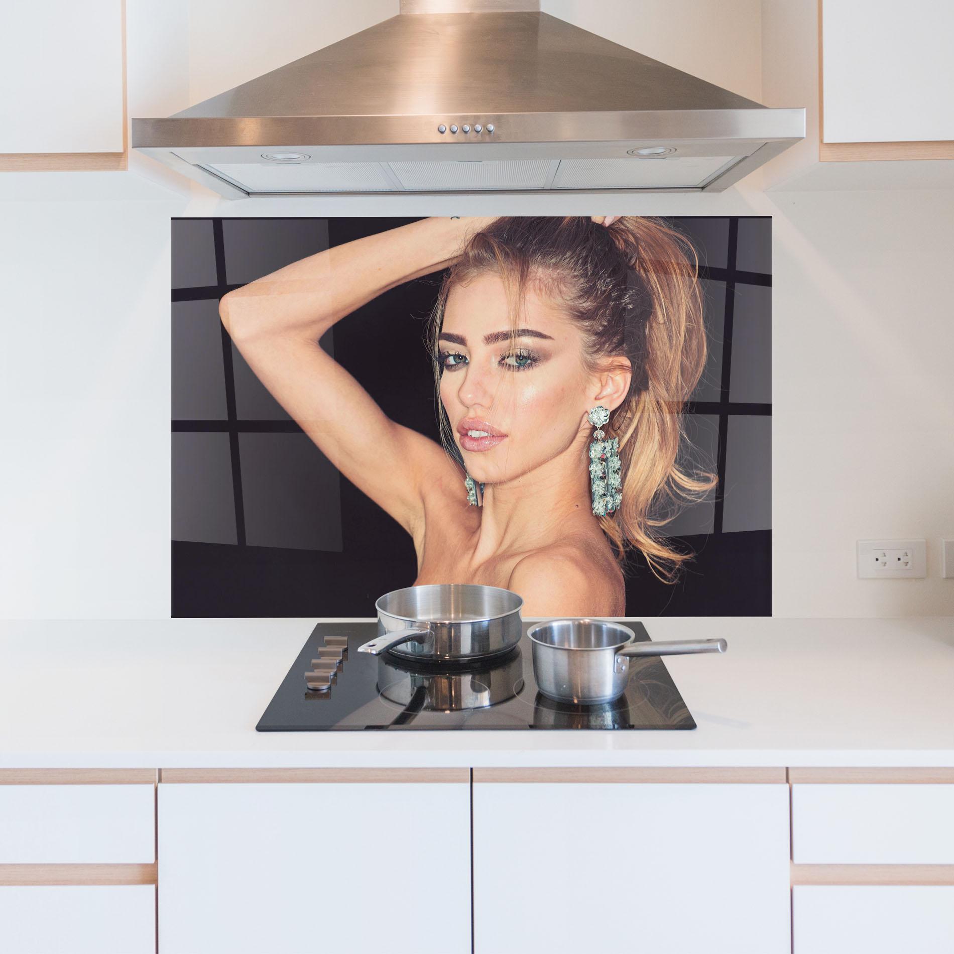 Panel Szklany do Kuchni Flower Earrings mockup 5