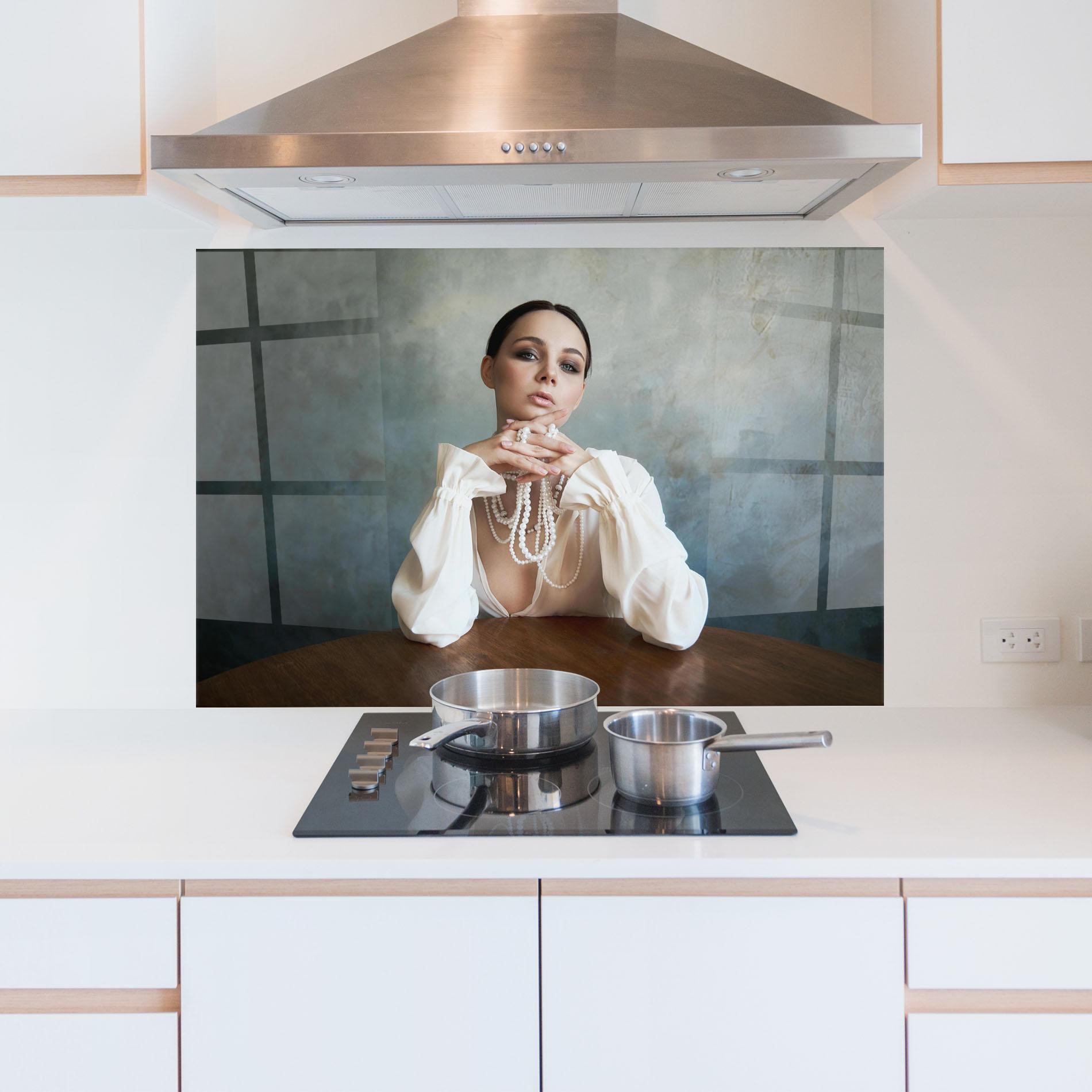 Panel Szklany do Kuchni Girl White Pearls mockup 5