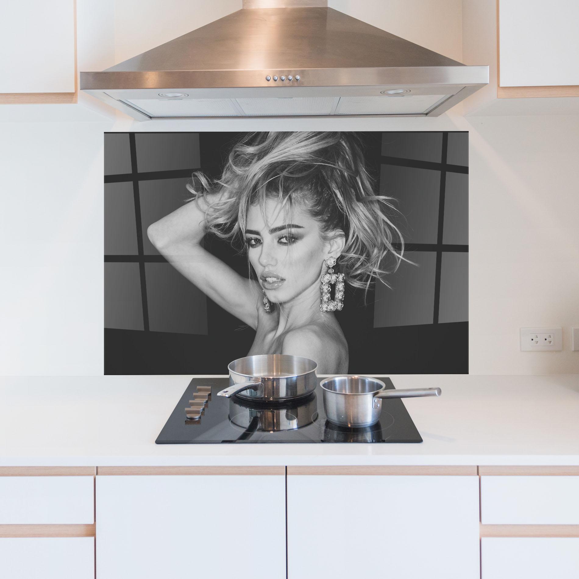 Panel Szklany do Kuchni Grey Flower Earrings mockup 5