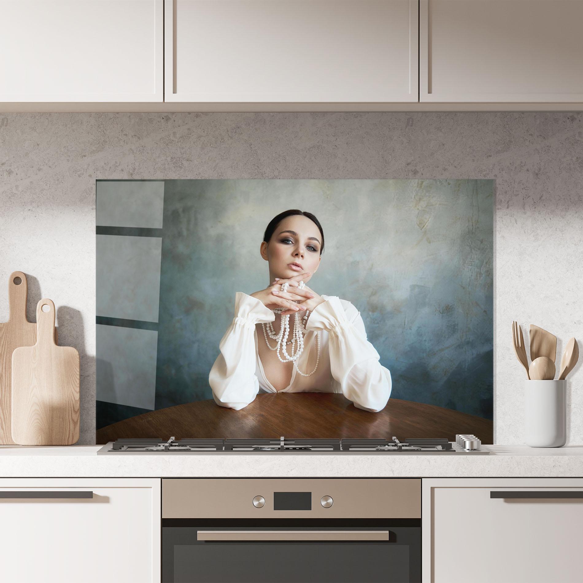 Panel Szklany do Kuchni Girl White Pearls mockup 7