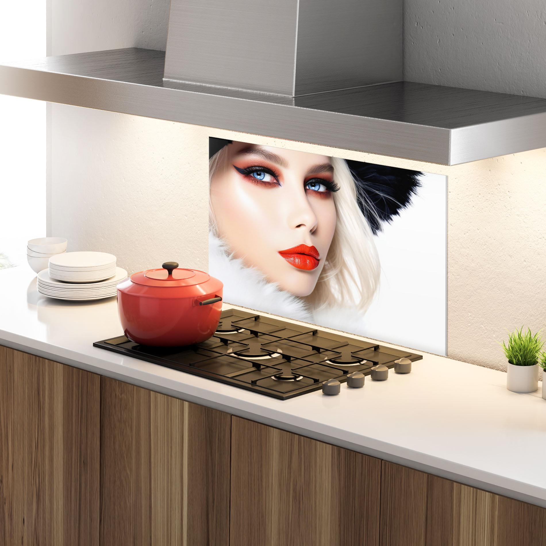 Panel Szklany do Kuchni White Hair Makeup mockup 4