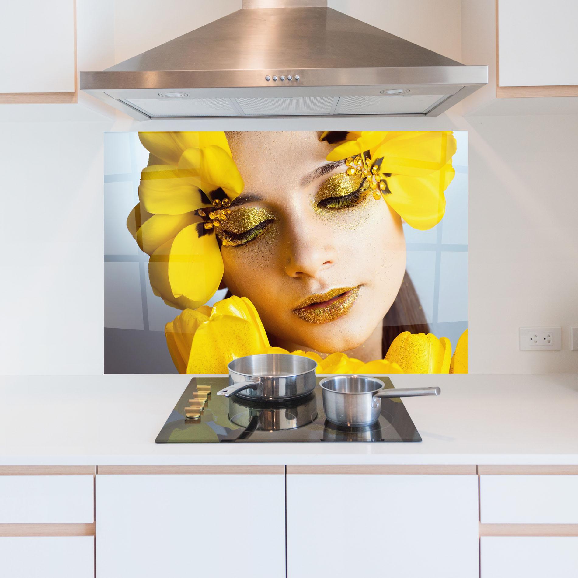 Panel Szklany do Kuchni Yellow Flowers Makeup mockup 5