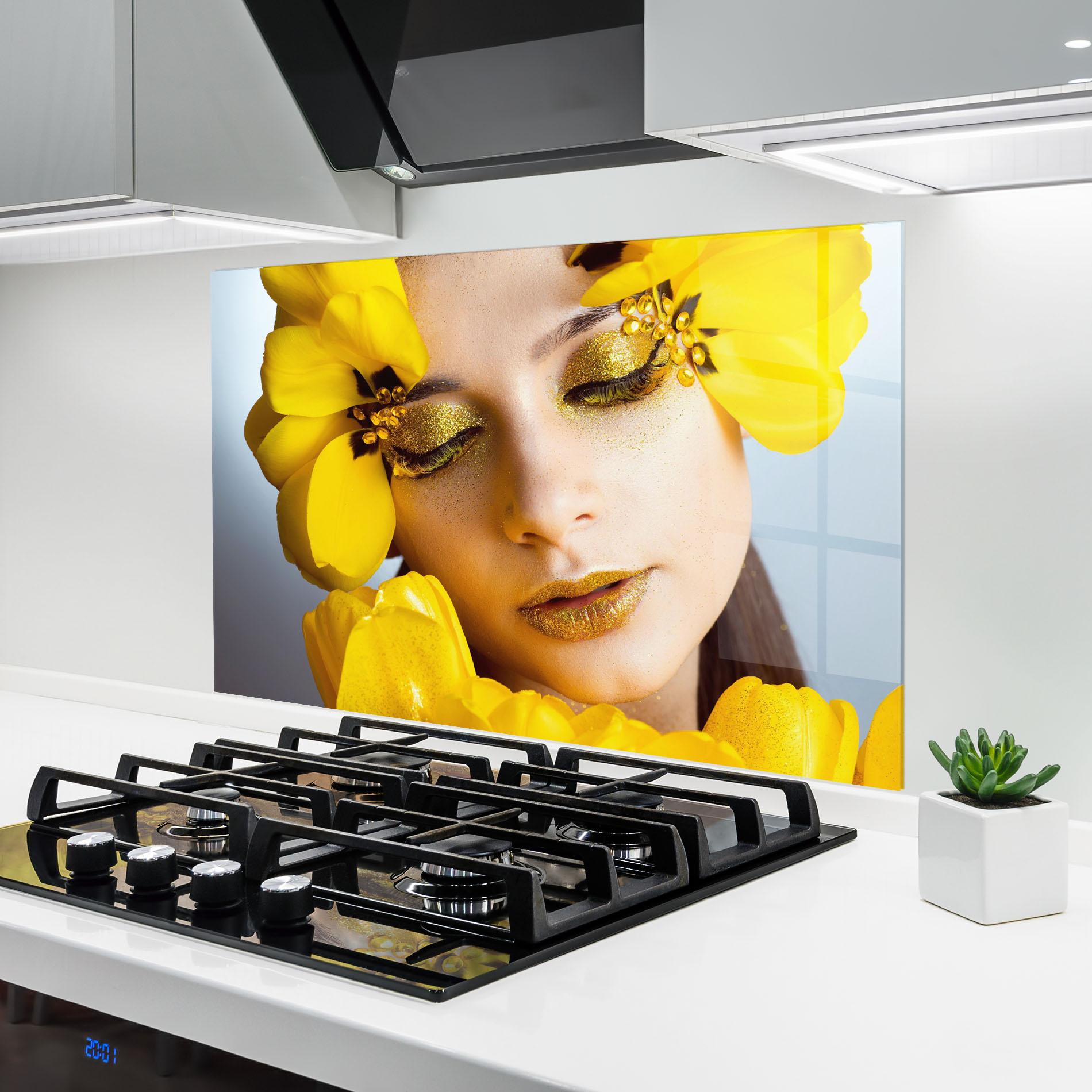 Panel Szklany do Kuchni Yellow Flowers Makeup mockup 6