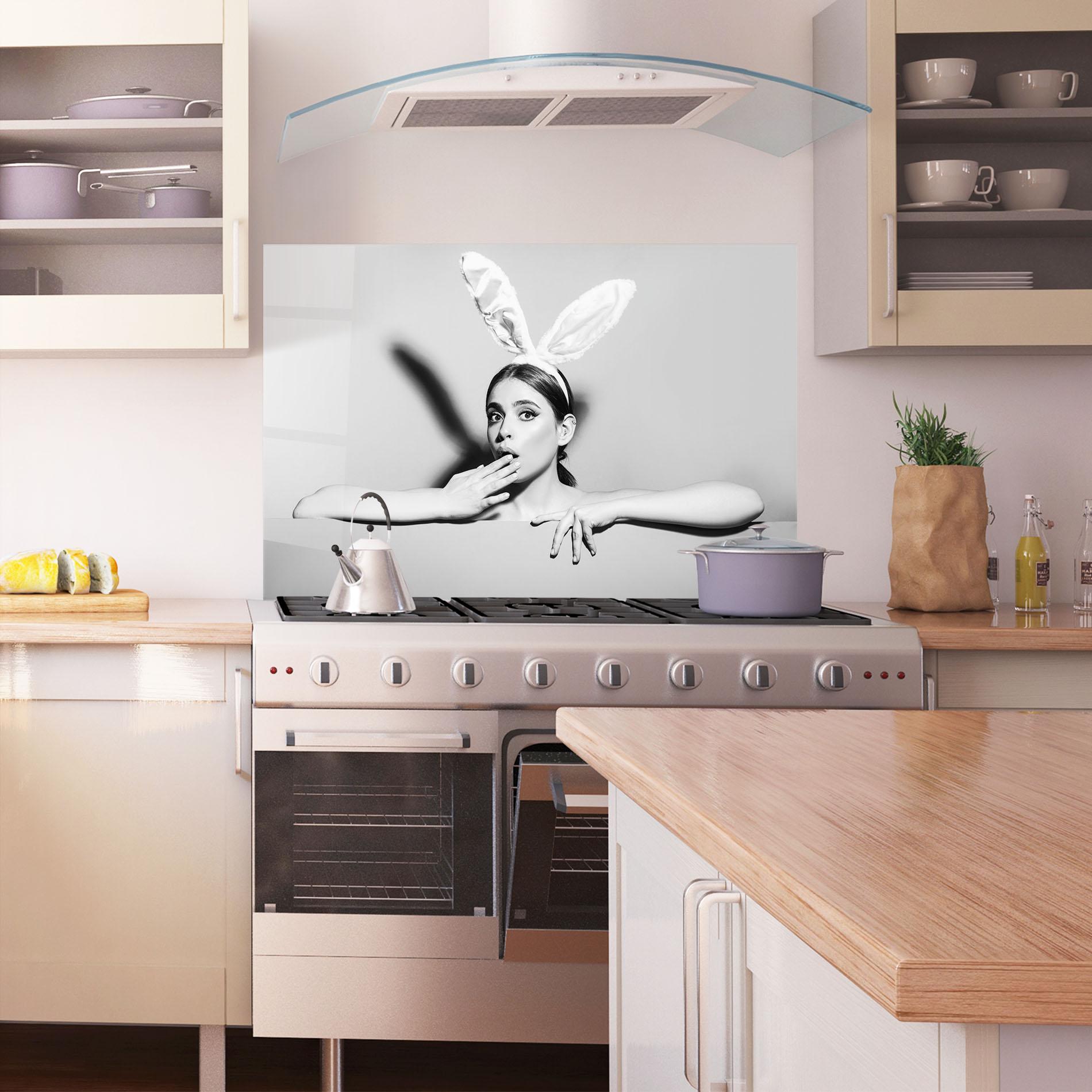 Panel Szklany do Kuchni Bunny Ears Peeking mockup 1