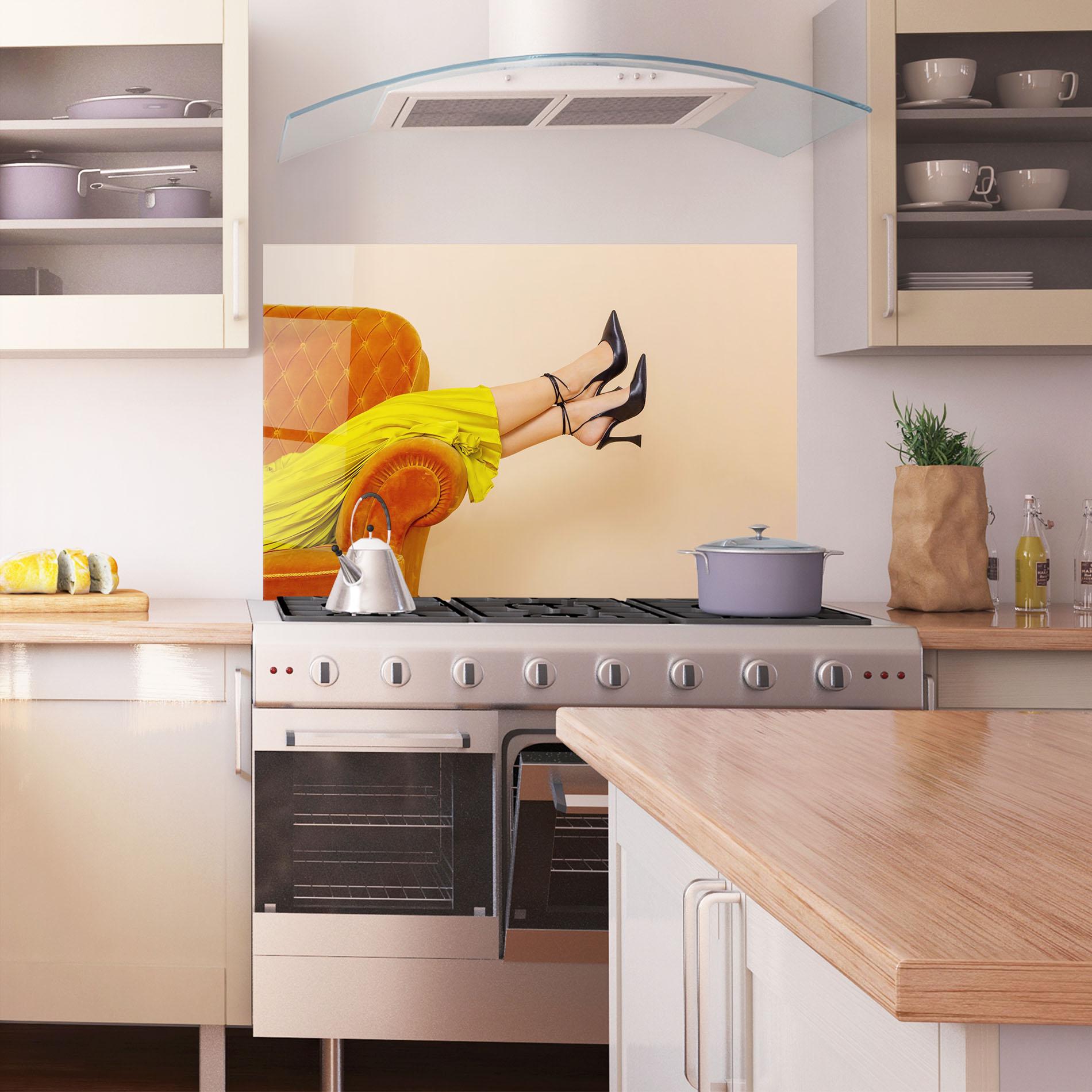 Panel Szklany do Kuchni Black Heals On Cream mockup 1