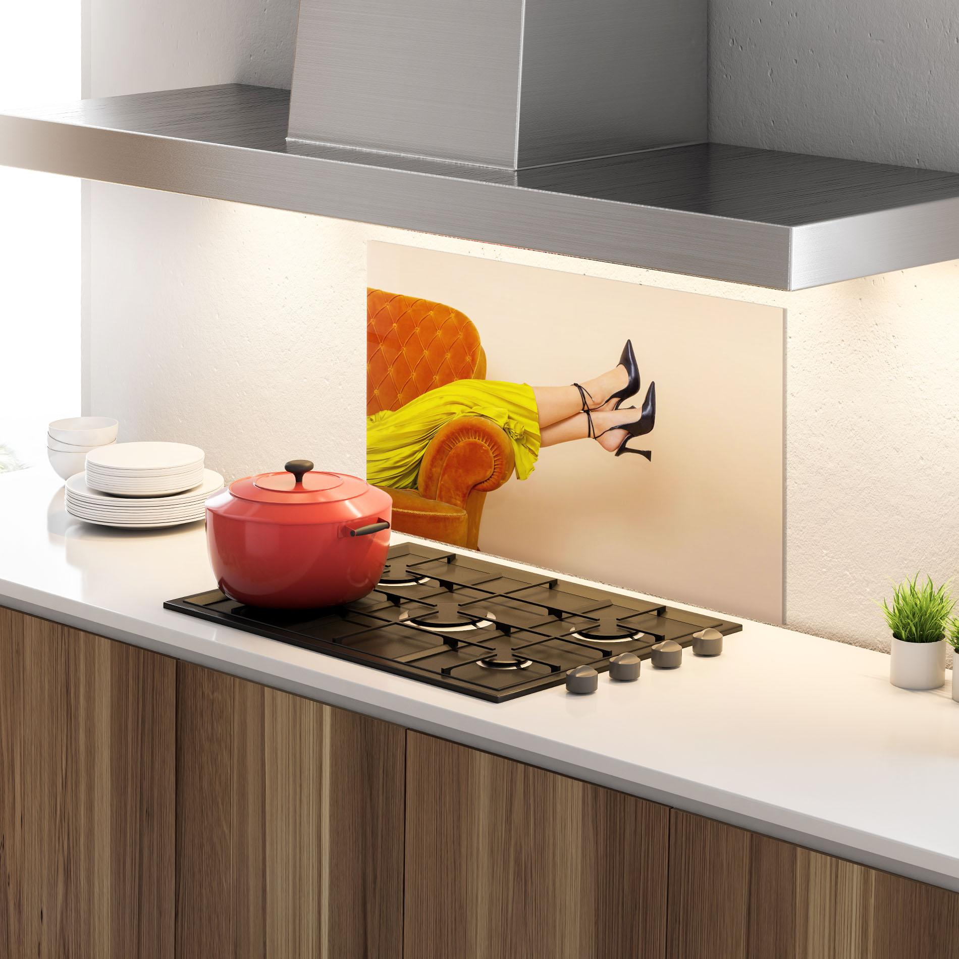 Panel Szklany do Kuchni Black Heals On Cream mockup 4