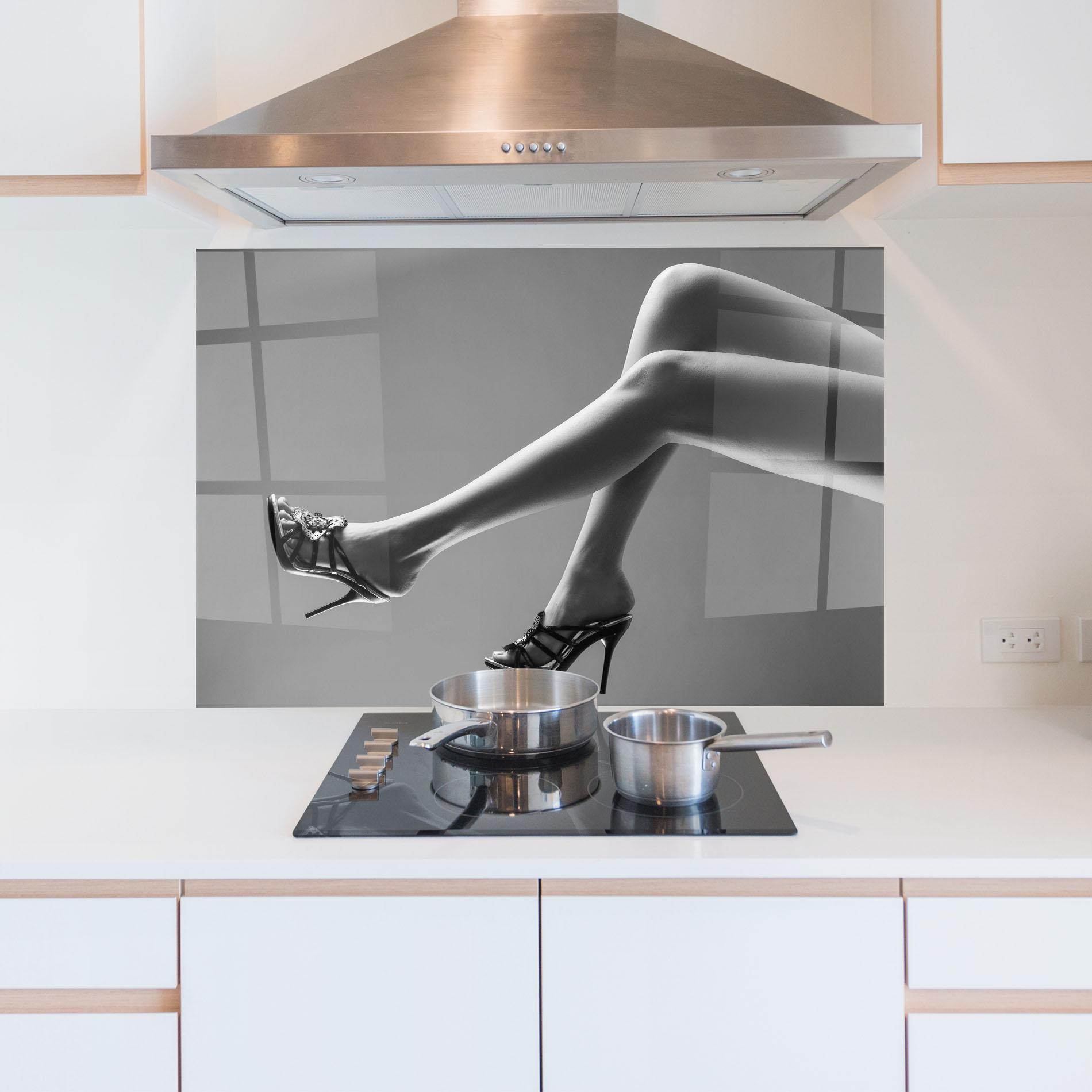 Panel Szklany do Kuchni Black Shoes On Grey mockup 5