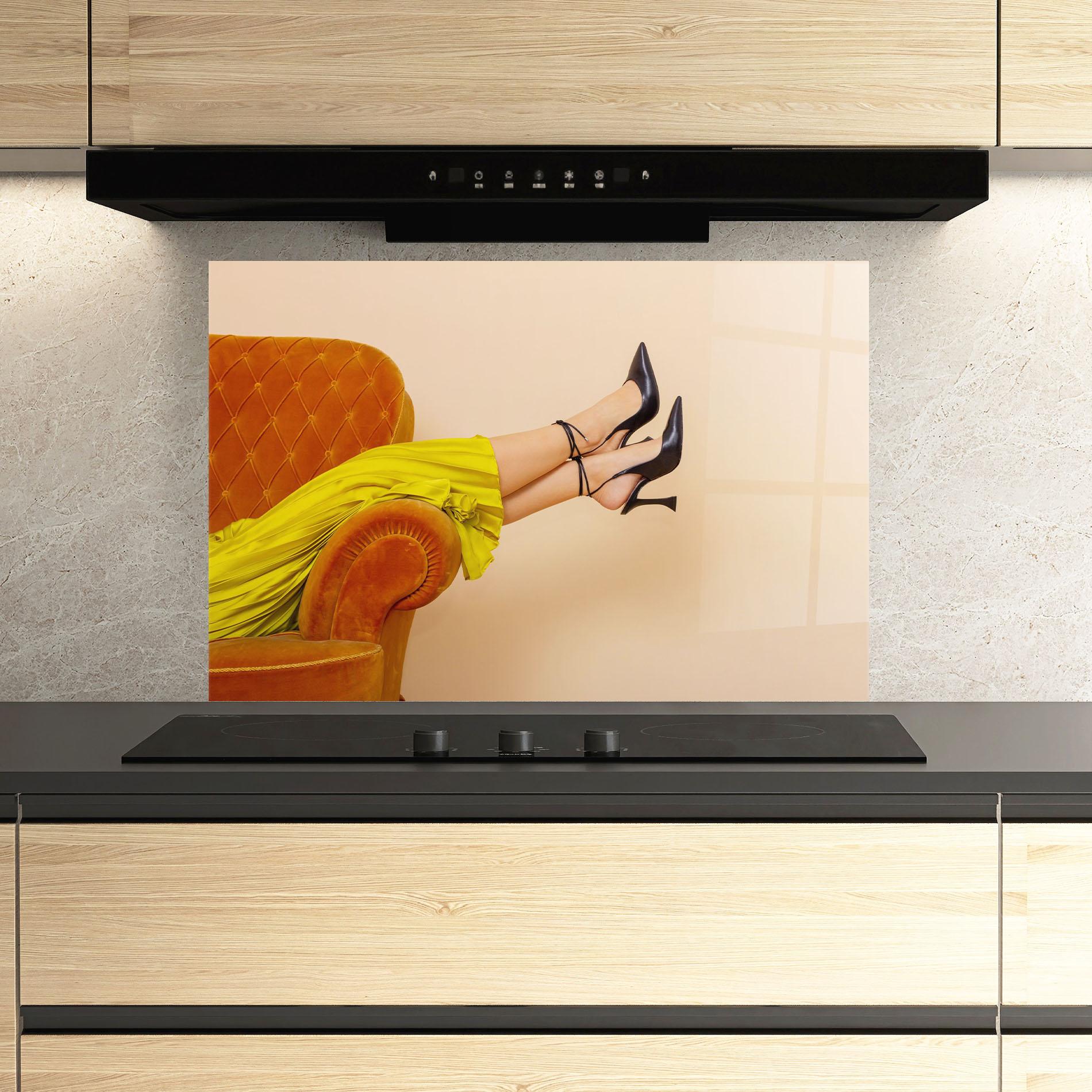 Panel Szklany do Kuchni Black Heals On Cream mockup 3