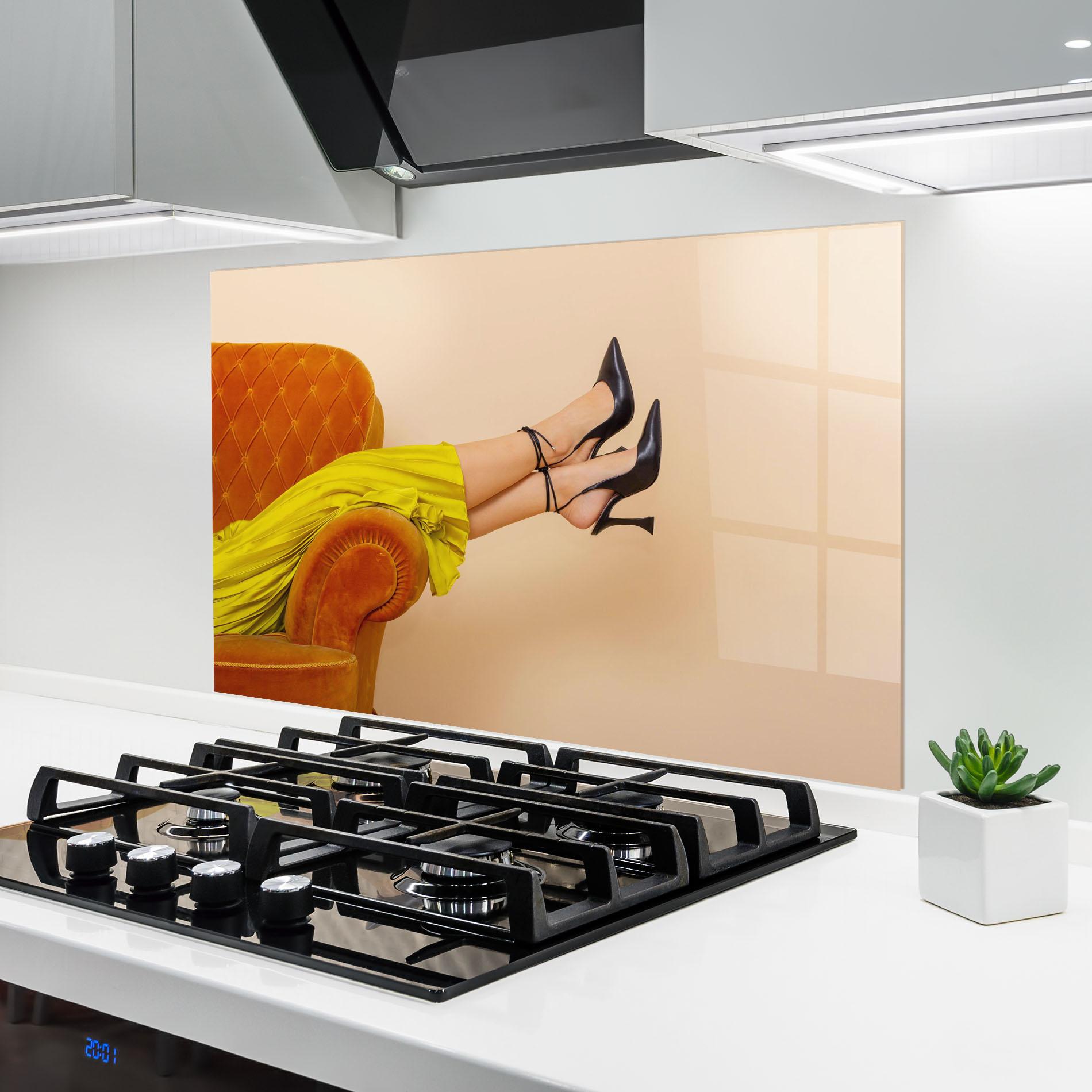 Panel Szklany do Kuchni Black Heals On Cream mockup 6