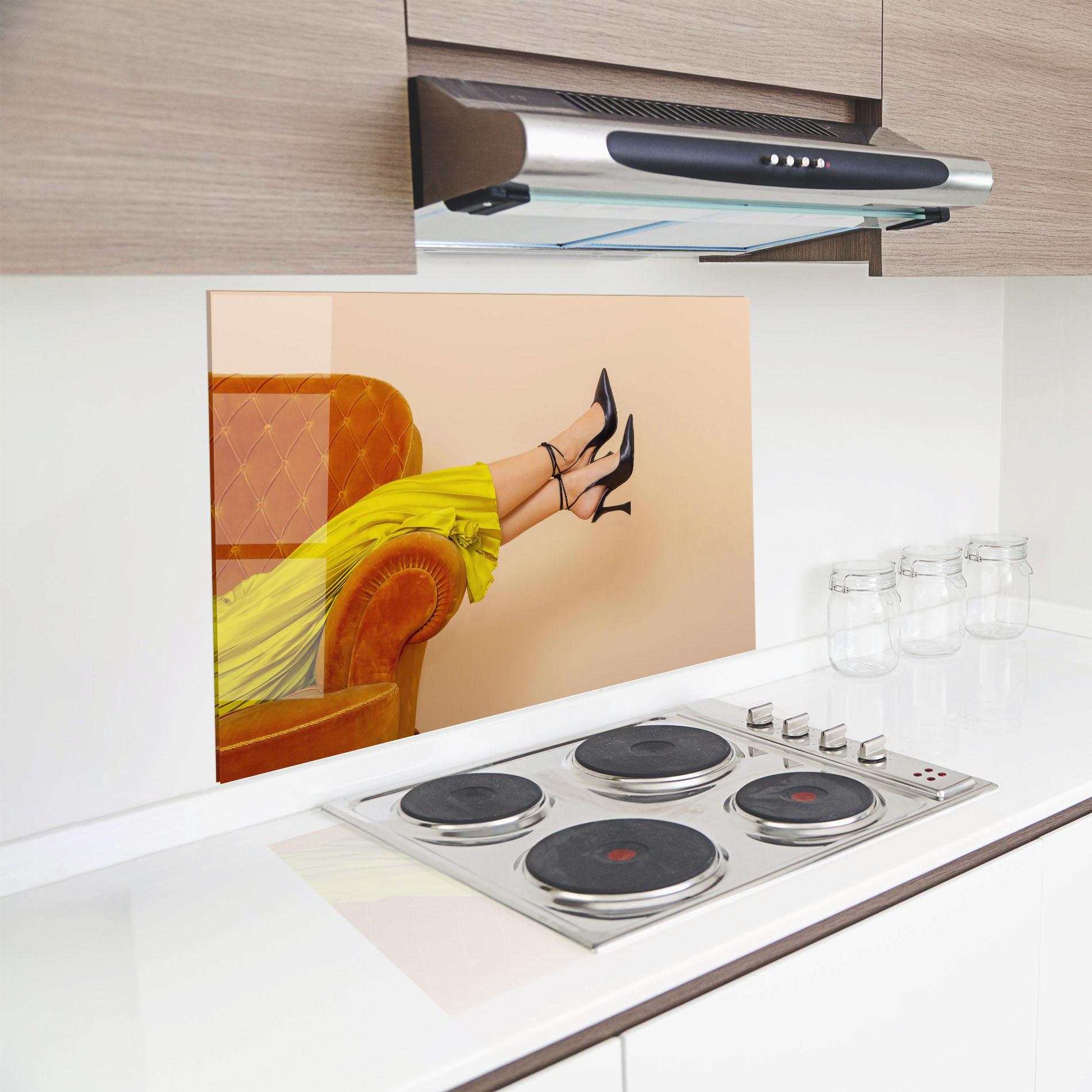 Panel Szklany do Kuchni Black Heals On Cream mockup 8