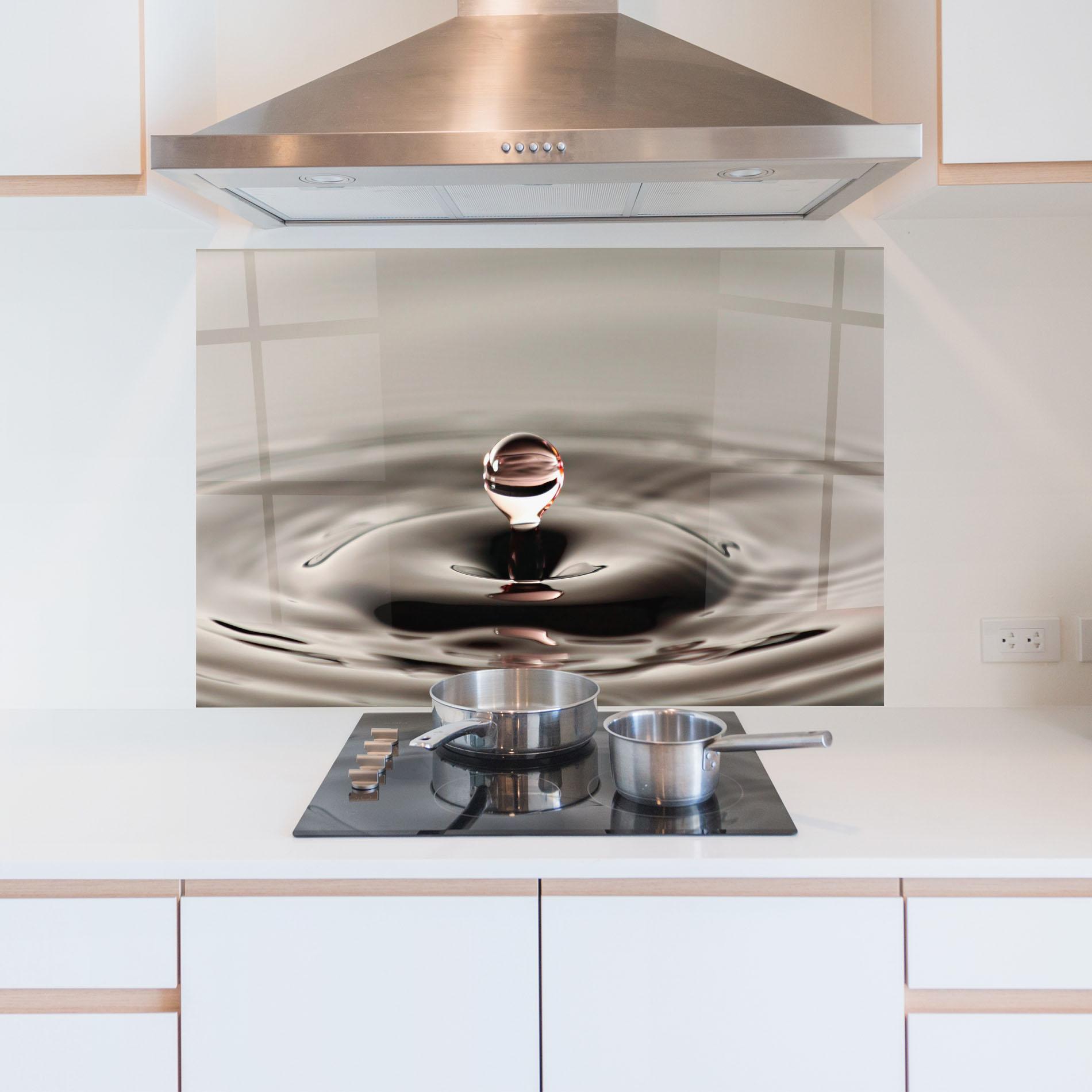 Panel Szklany do Kuchni Close Red Water Drop mockup 5