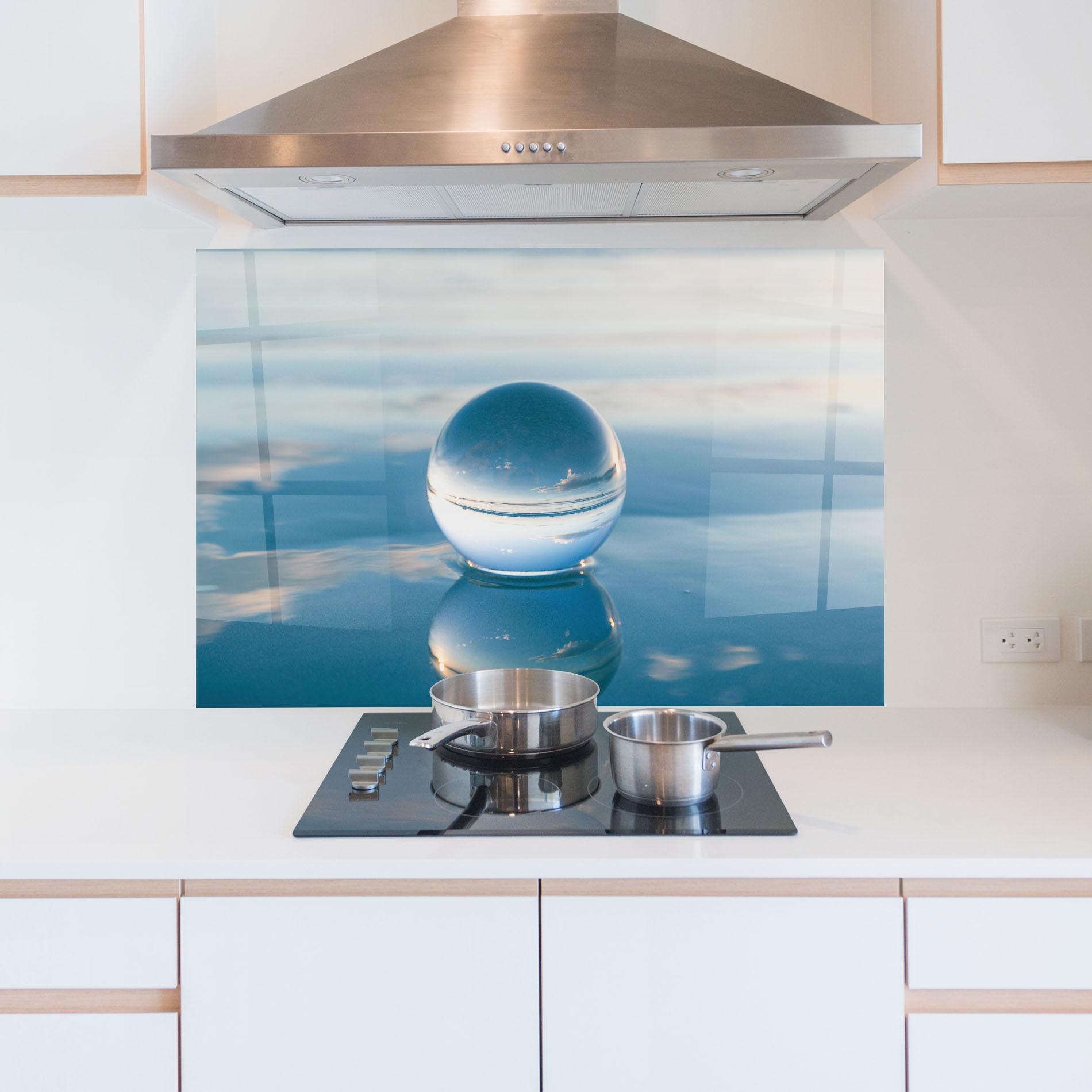 Panel Szklany do Kuchni Crystal Ball Reflecting mockup 5