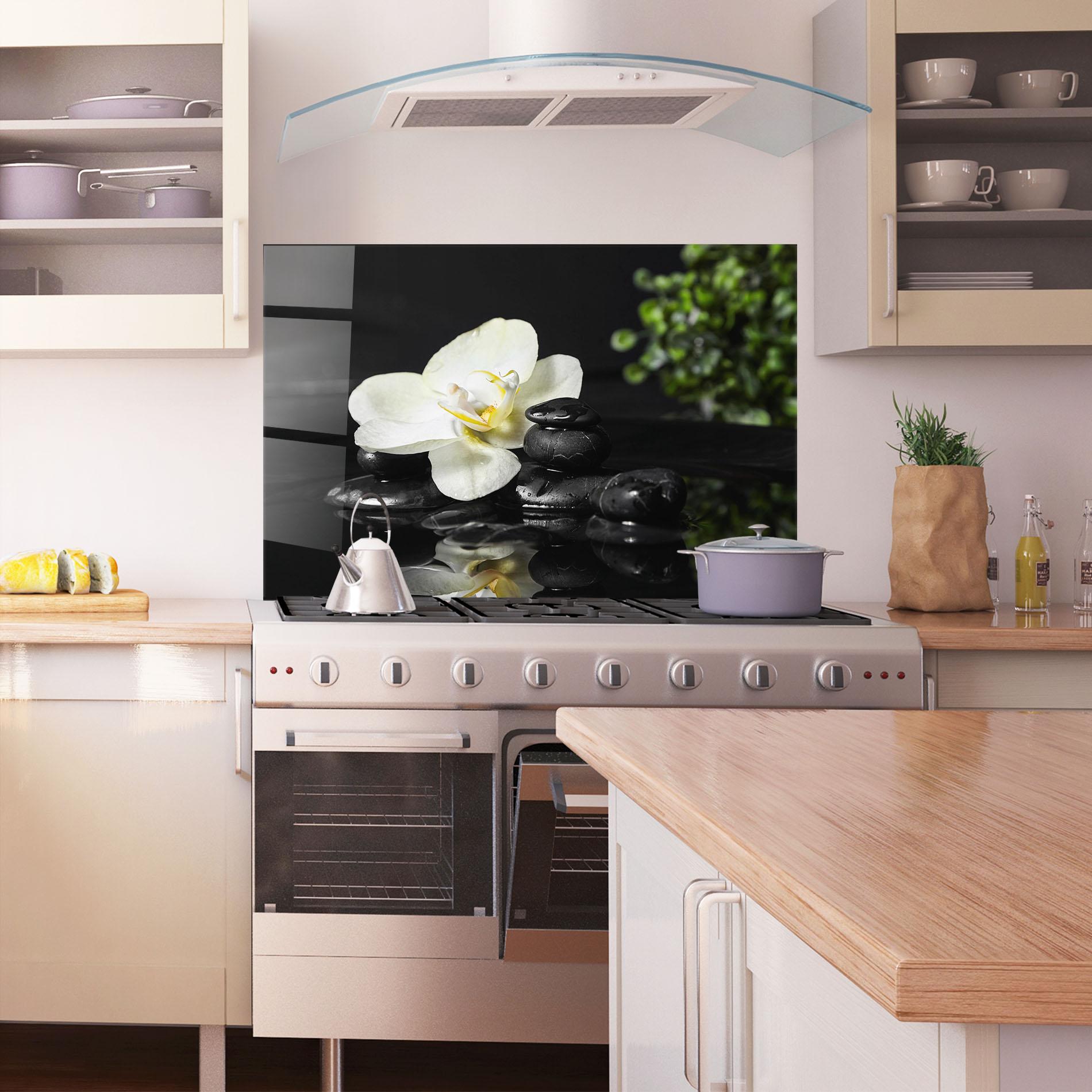 Panel Szklany do Kuchni White Spa Flower mockup 1