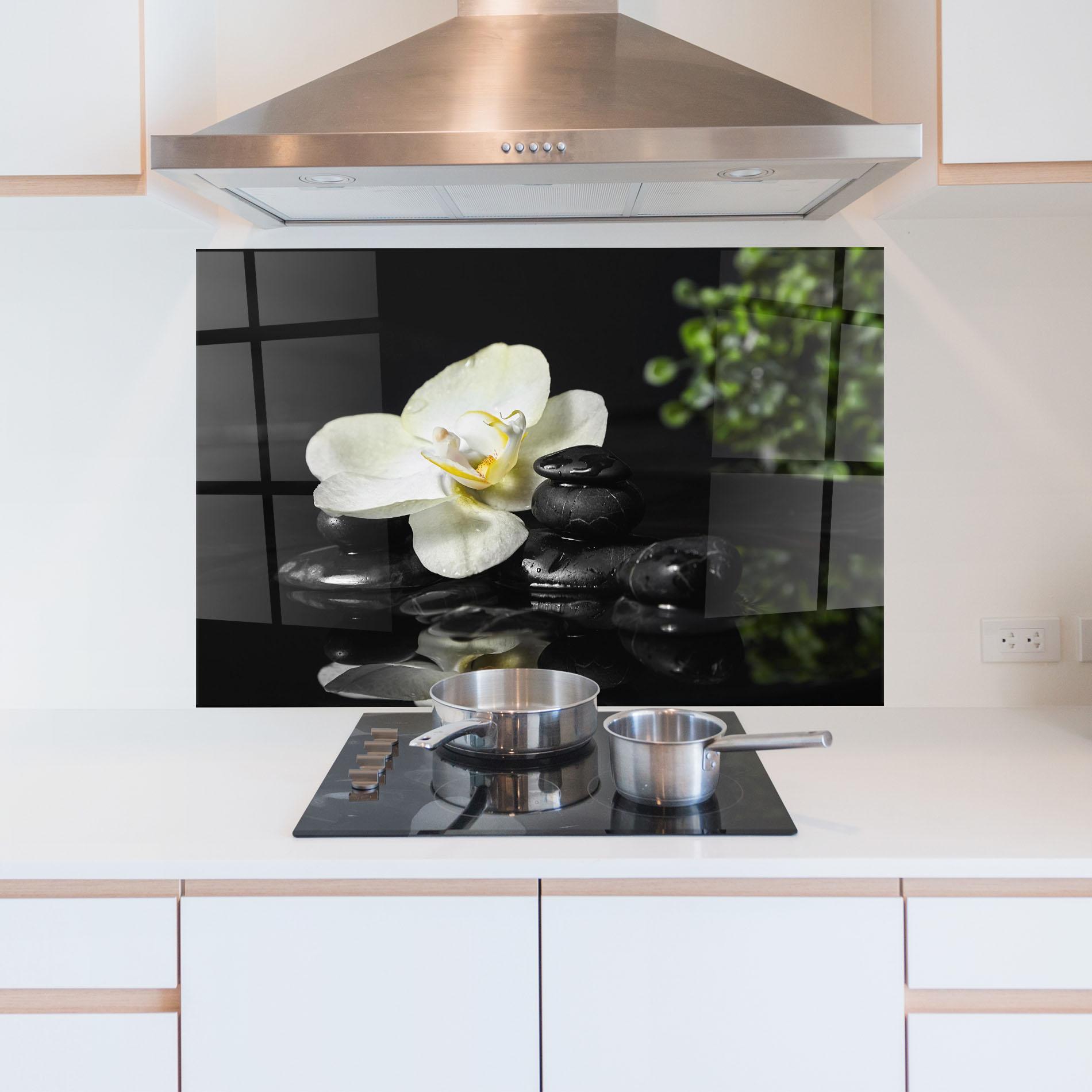 Panel Szklany do Kuchni White Spa Flower mockup 5