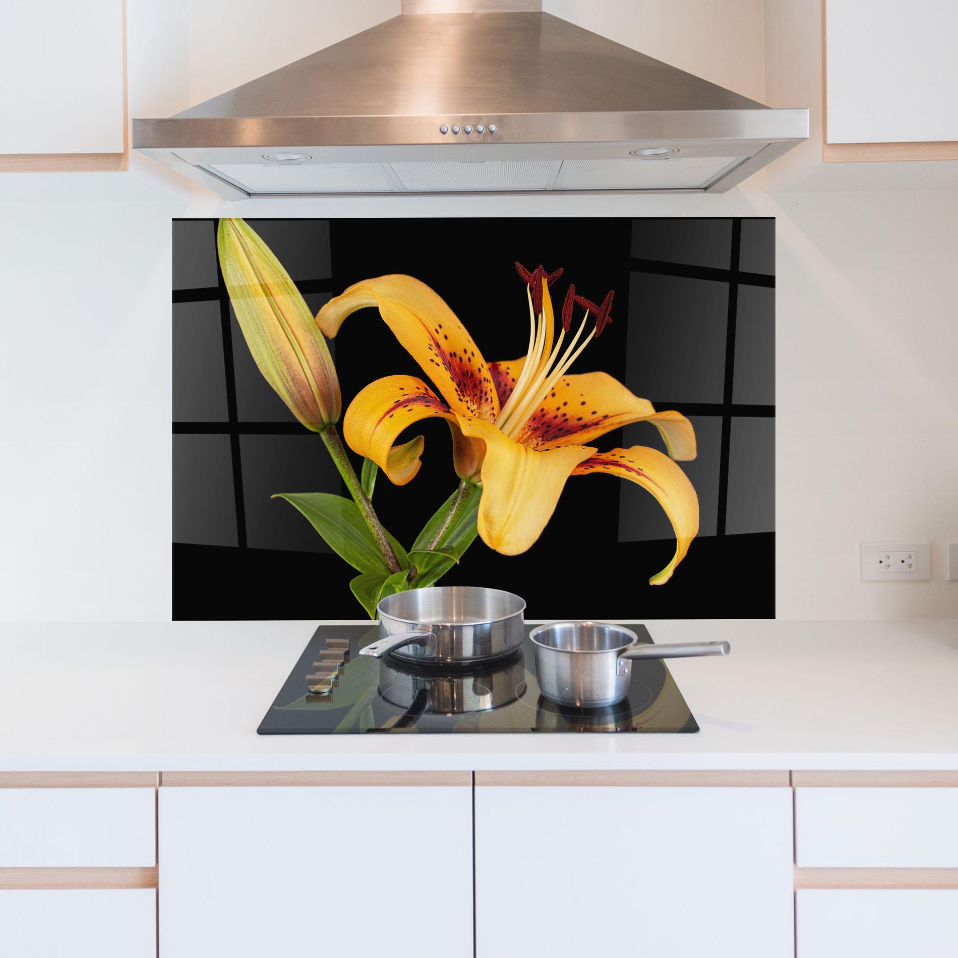Panel Szklany do Kuchni Beautiful Yellow Lily mockup 5