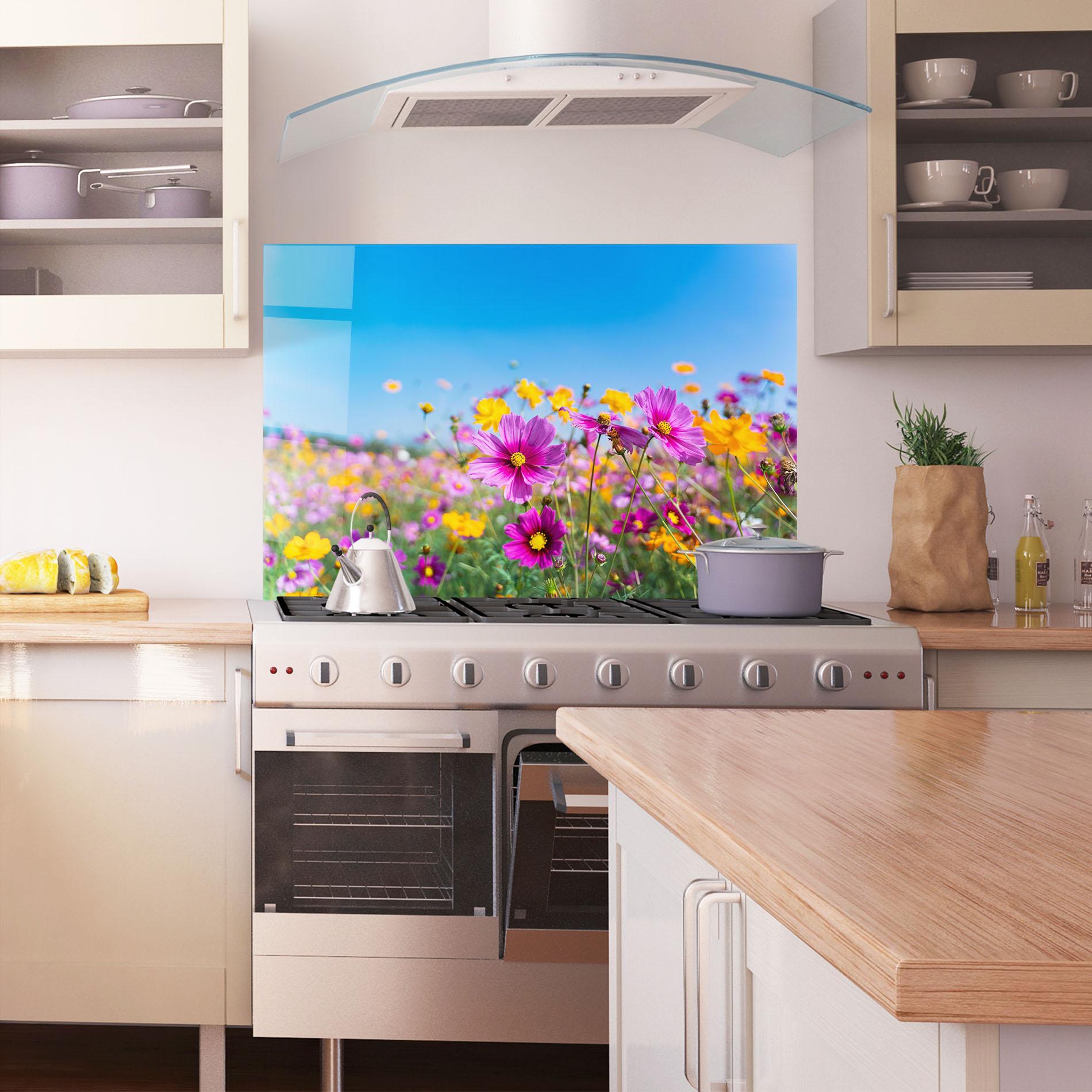 Panel Szklany do Kuchni Cosmos Flowers Grassland mockup 1