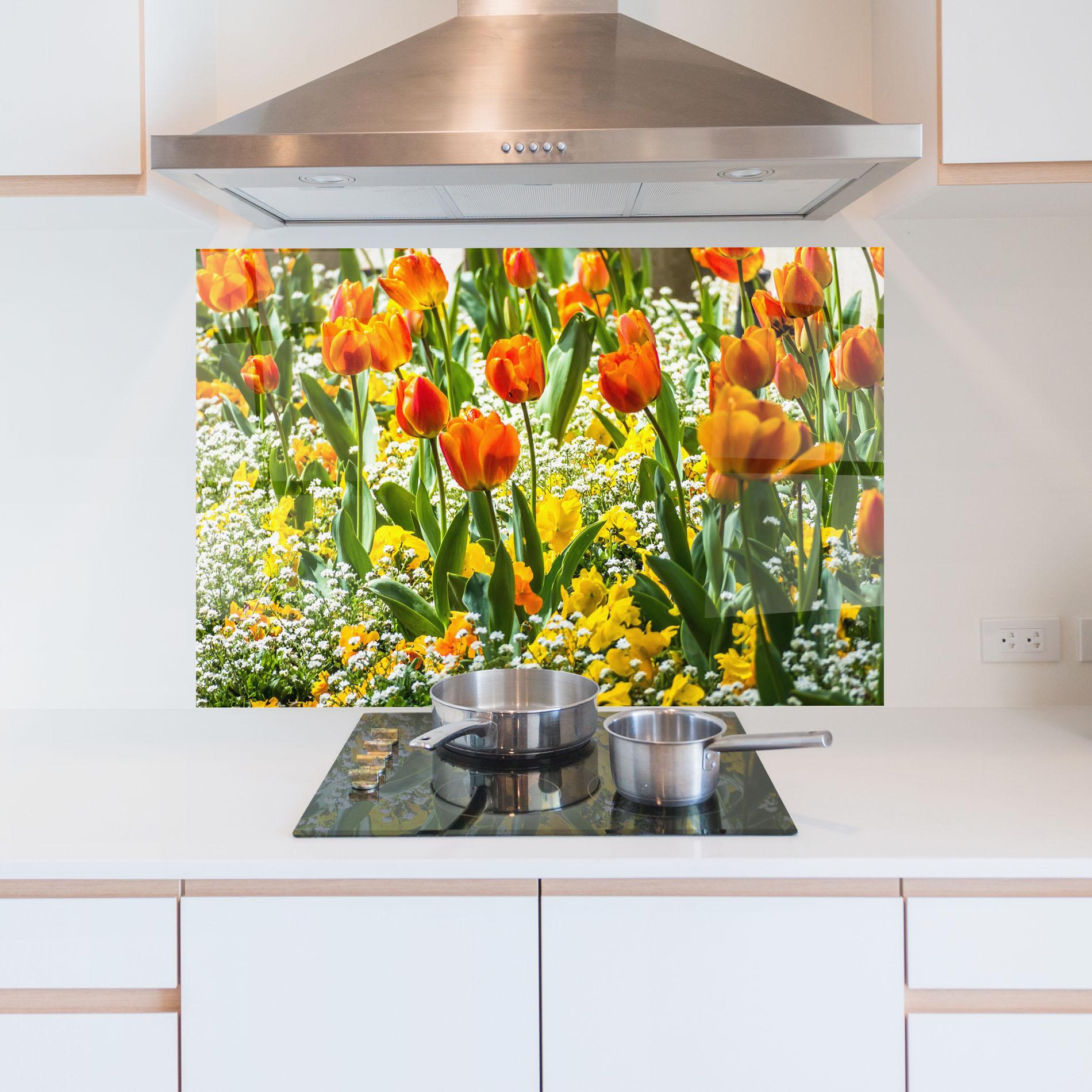 Panel Szklany do Kuchni Colorful Tulips Garden mockup 5