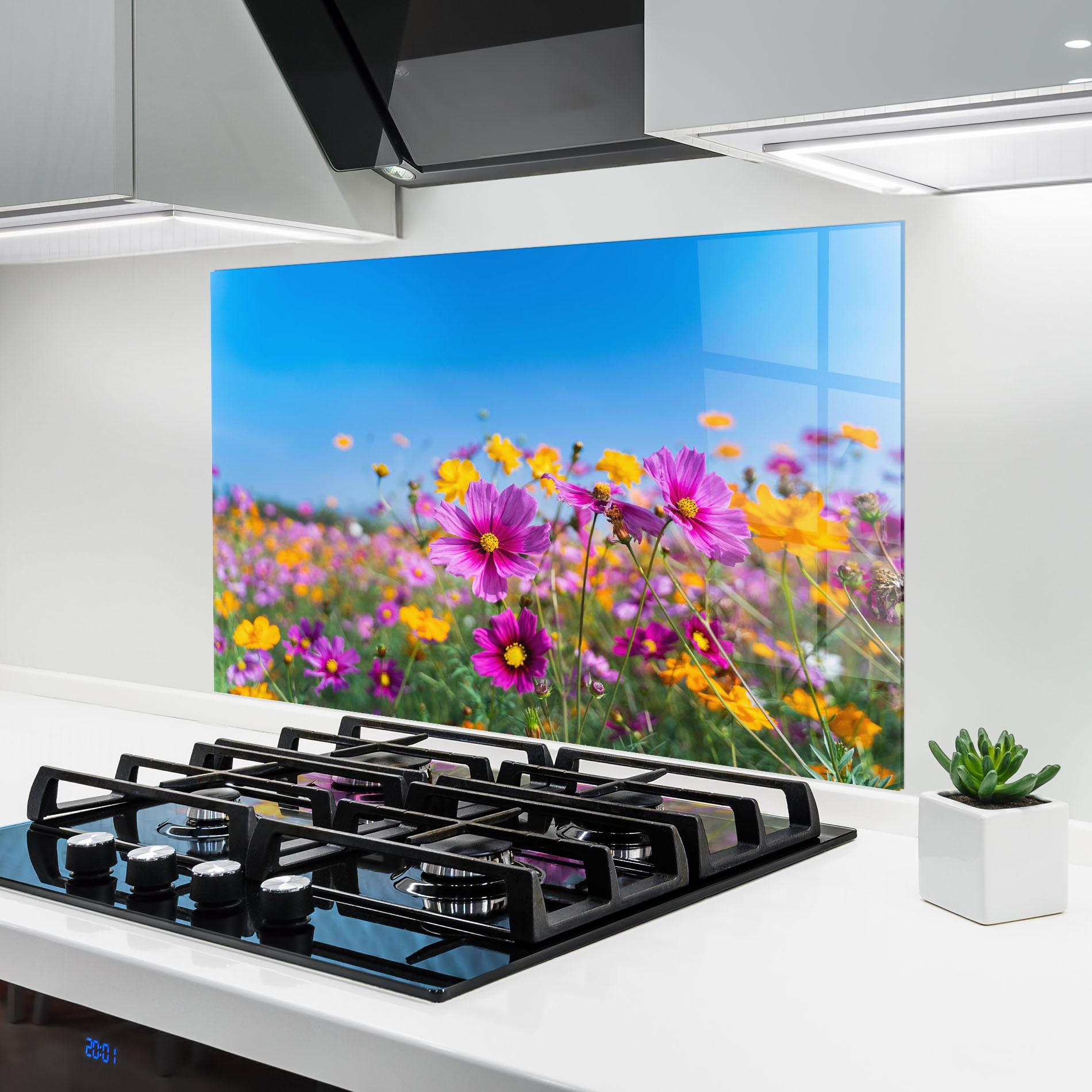 Panel Szklany do Kuchni Cosmos Flowers Grassland mockup 6