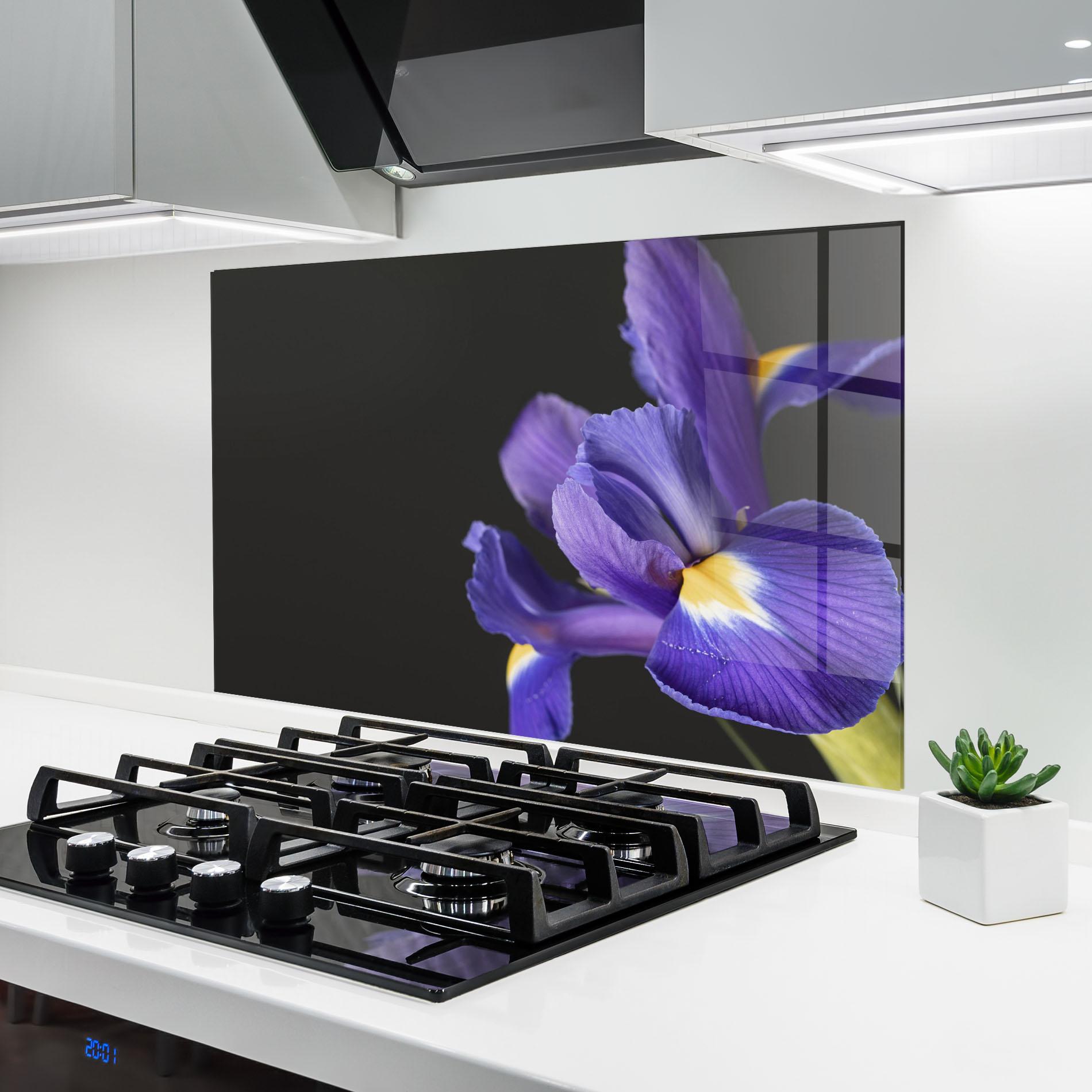 Panel Szklany do Kuchni Iris On Black mockup 6