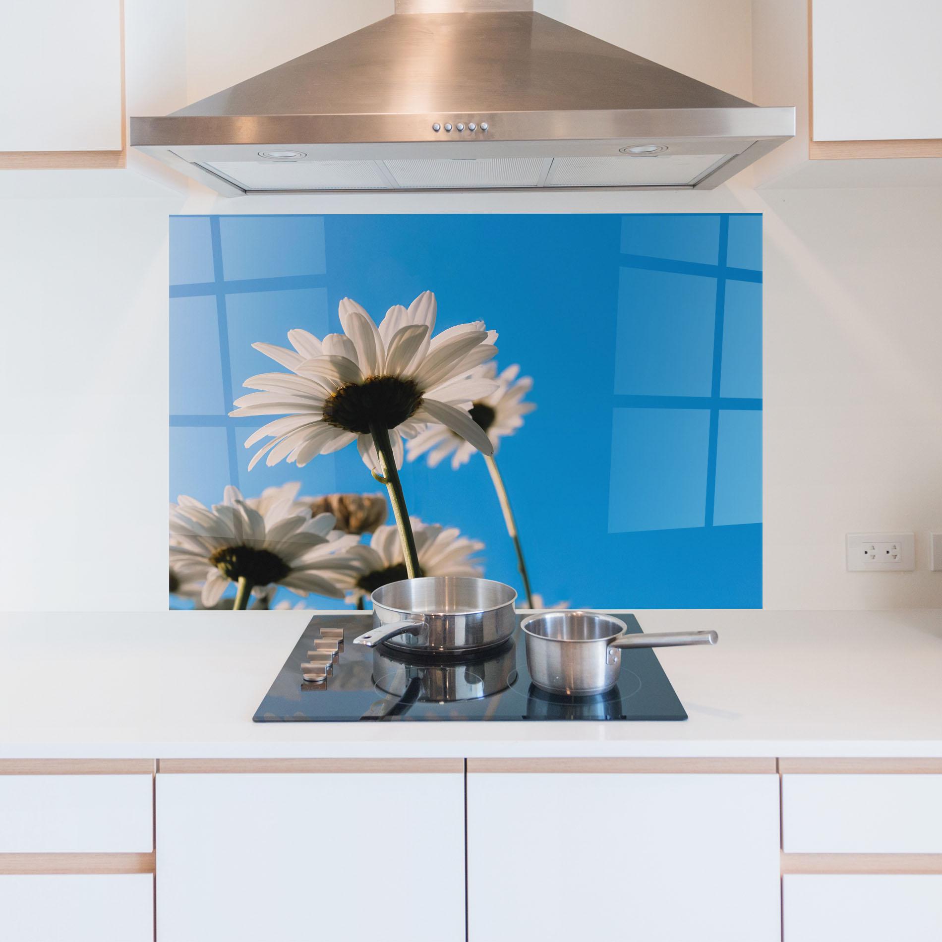Panel Szklany do Kuchni Blue Sky Daisy mockup 5