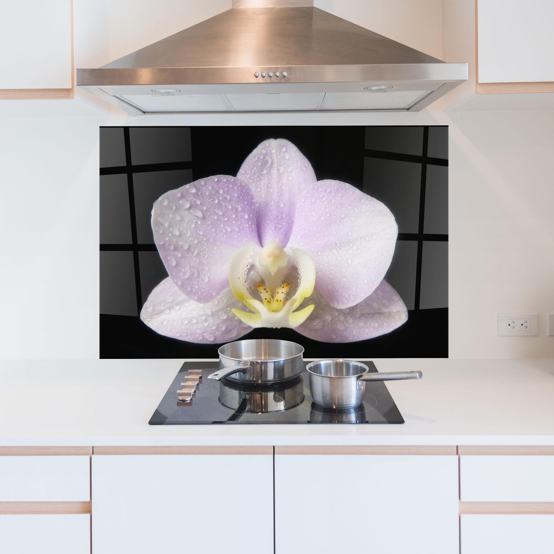Panel Szklany do Kuchni Light Purple Orchid After Rain mockup 5