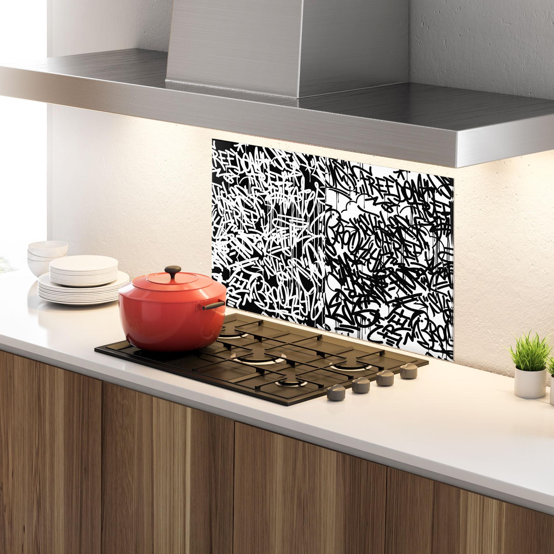 Panel Szklany do Kuchni Black White Graffiti mockup 4