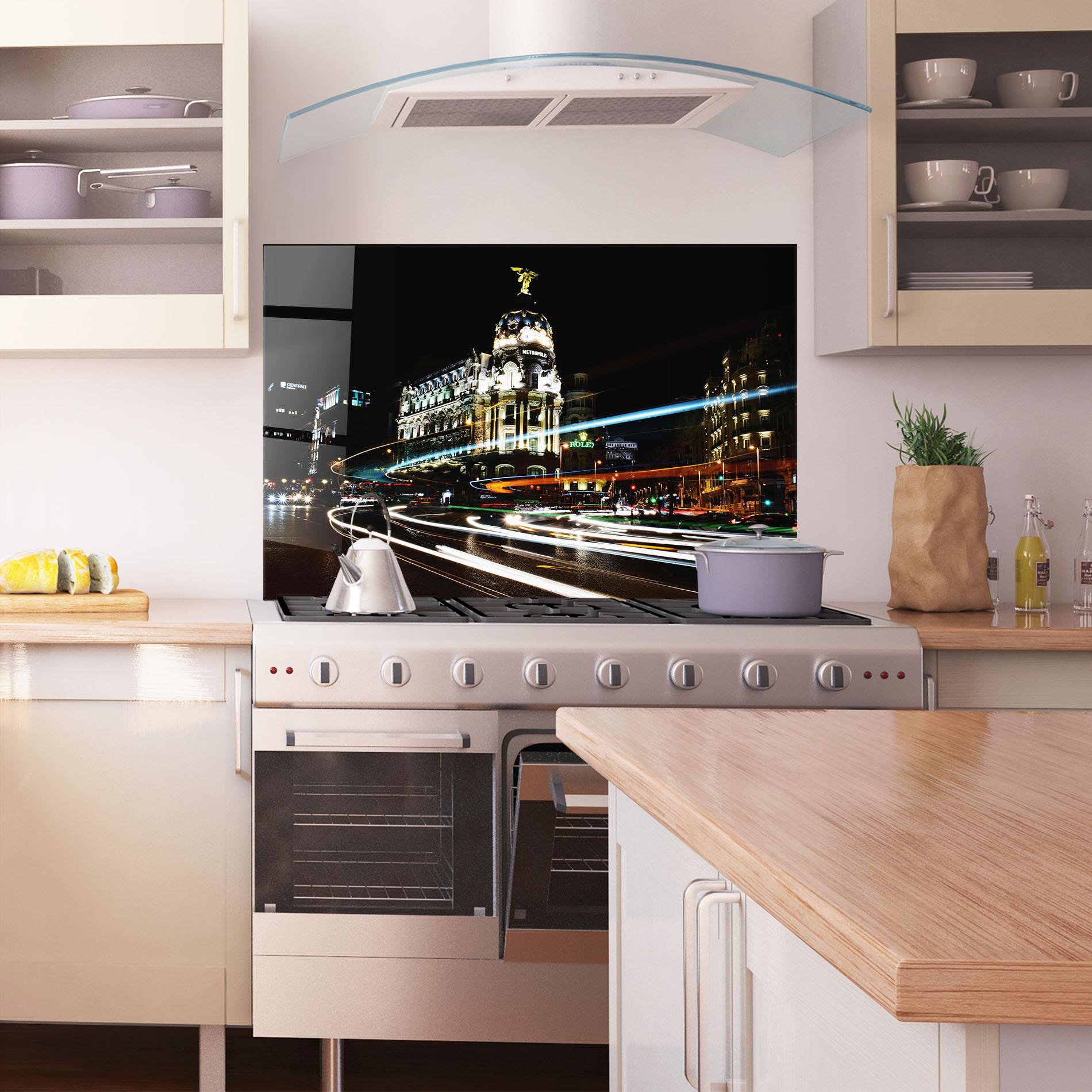 Panel Szklany do Kuchni Madrid At Night mockup 1