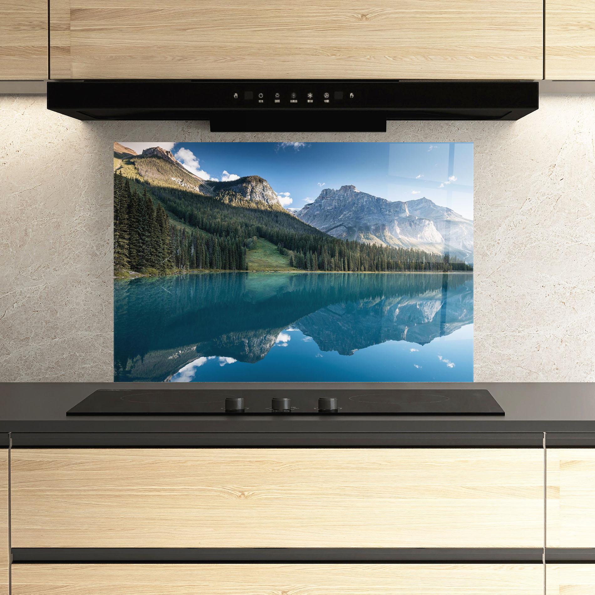 Panel Szklany do Kuchni Beautiful Emerald Lake mockup 3