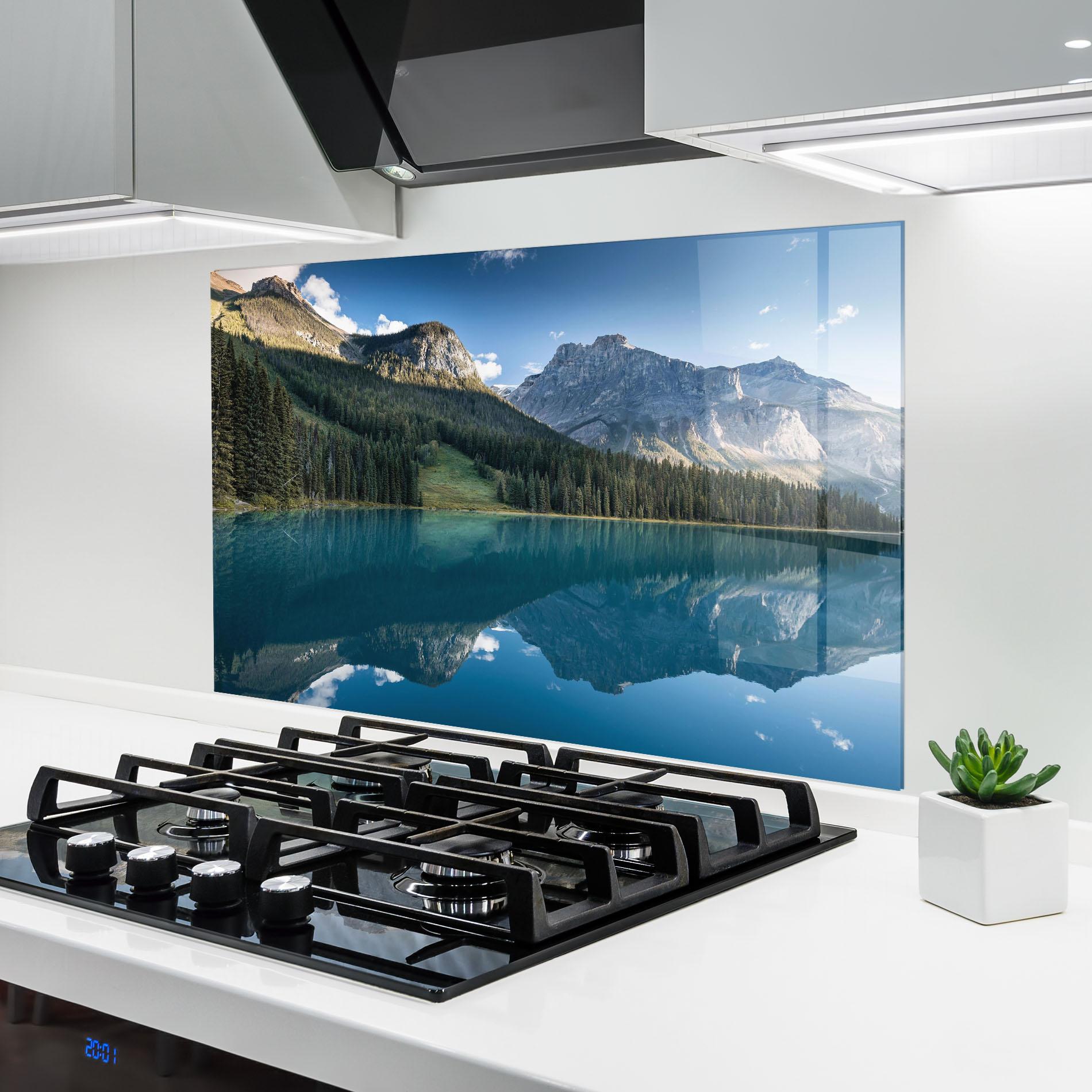 Panel Szklany do Kuchni Beautiful Emerald Lake mockup 6