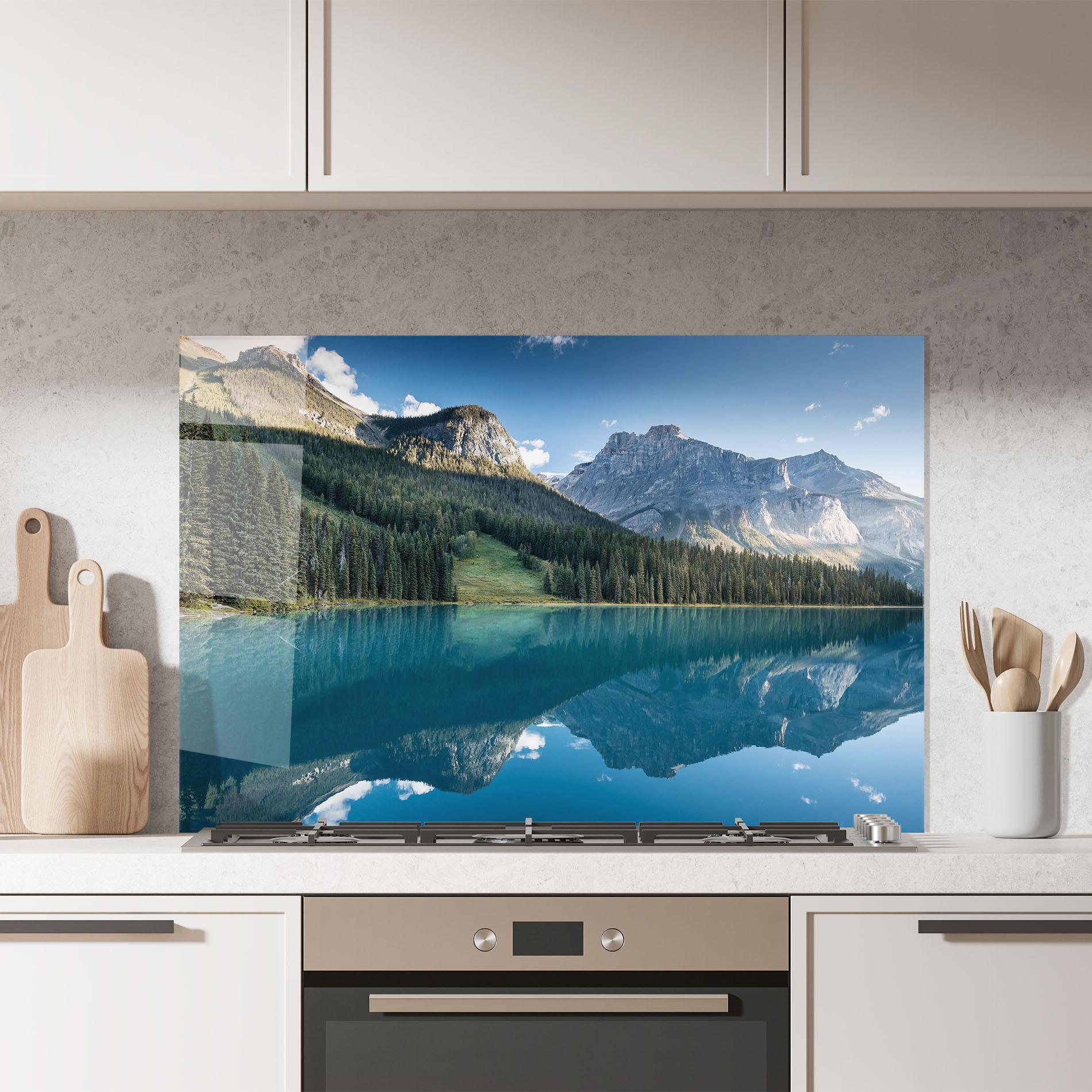 Panel Szklany do Kuchni Beautiful Emerald Lake mockup 7