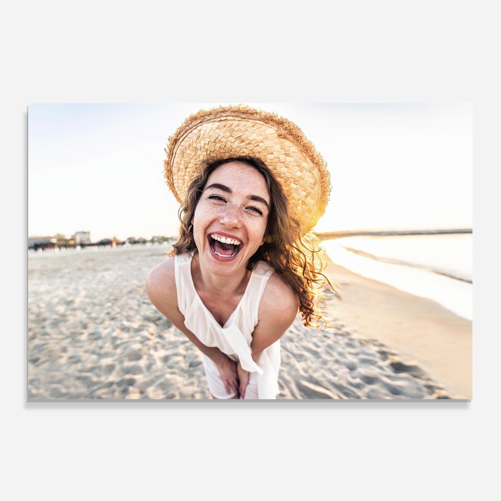 Panel Szklany do Kuchni Joyful Woman mockup 0