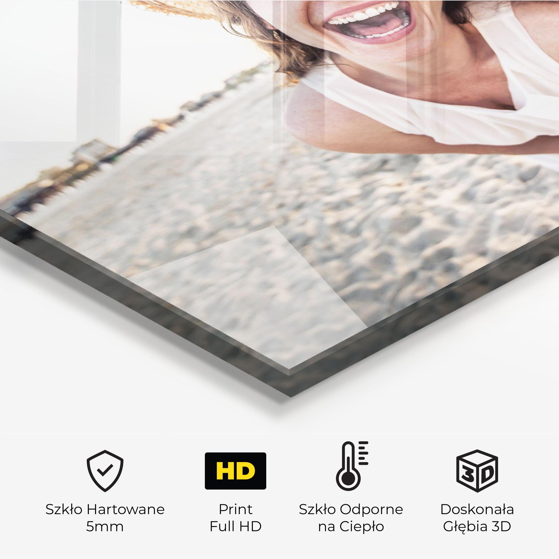 Panel Szklany do Kuchni Joyful Woman mockup 2