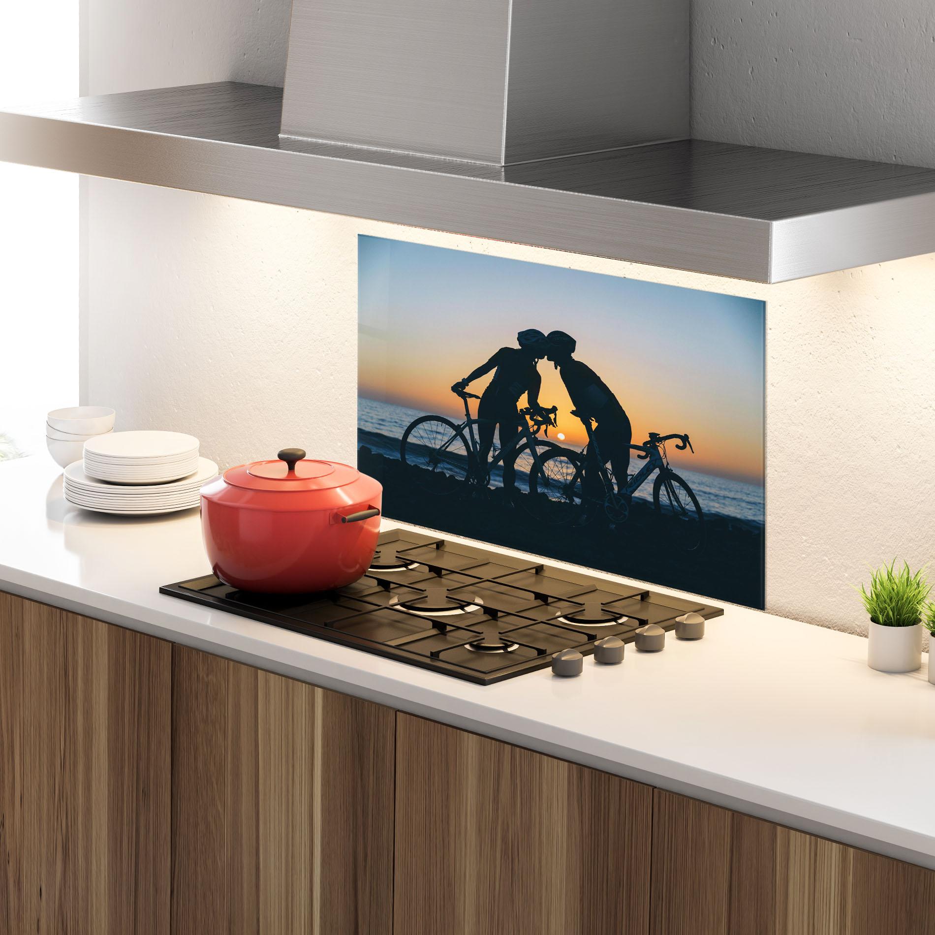 Panel Szklany do Kuchni Bike Couple Kissing mockup 4