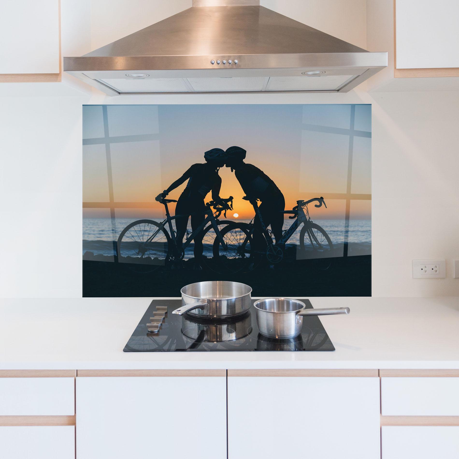 Panel Szklany do Kuchni Bike Couple Kissing mockup 5