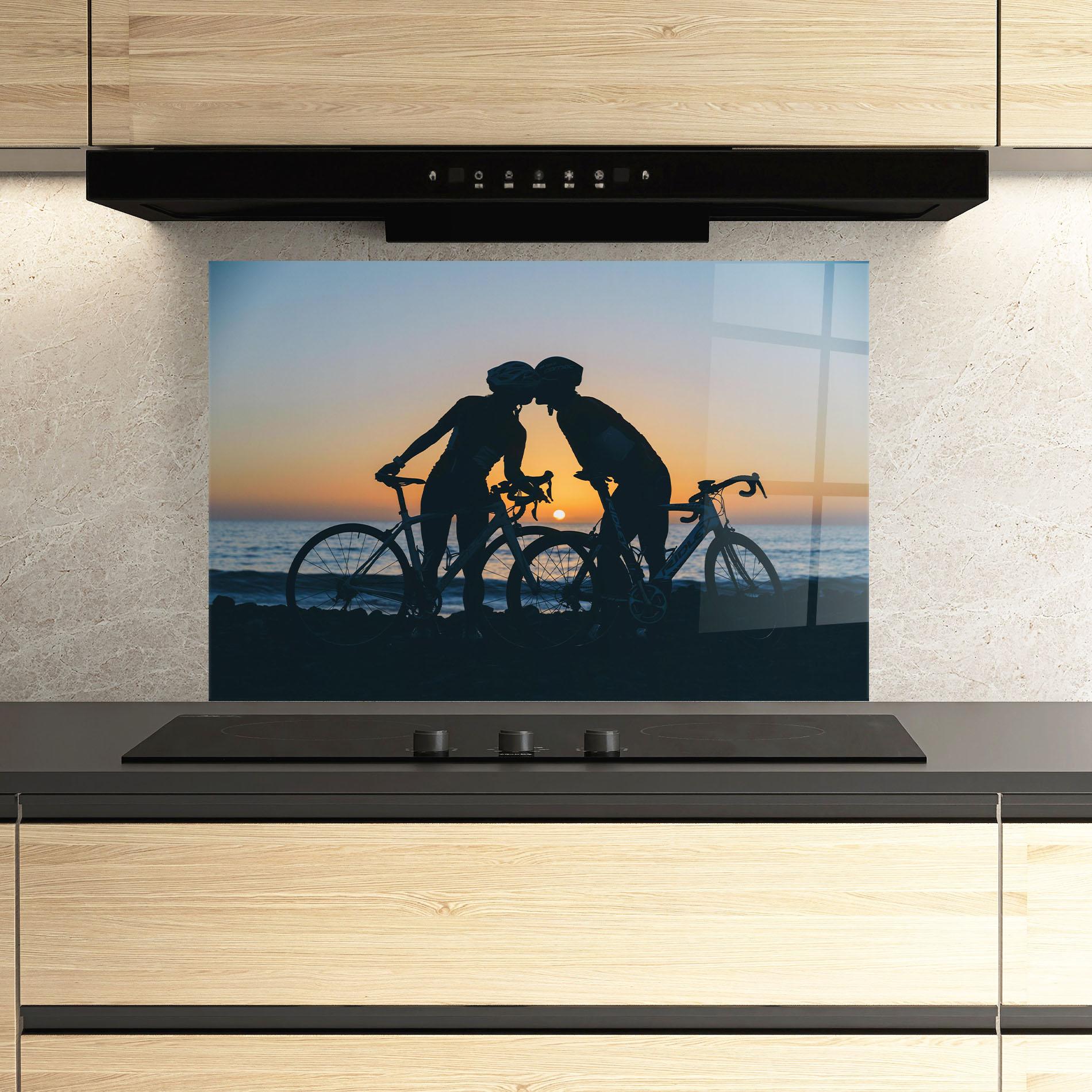 Panel Szklany do Kuchni Bike Couple Kissing mockup 3