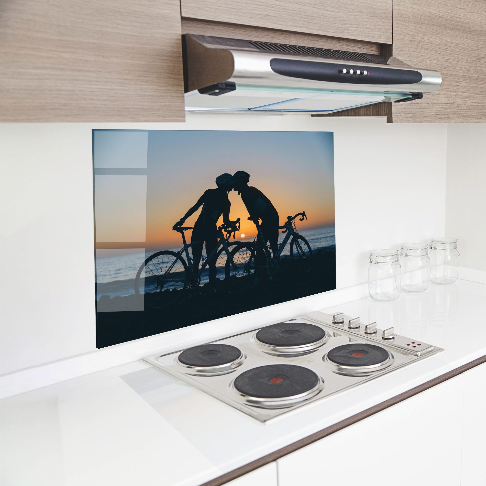 Panel Szklany do Kuchni Bike Couple Kissing mockup 8