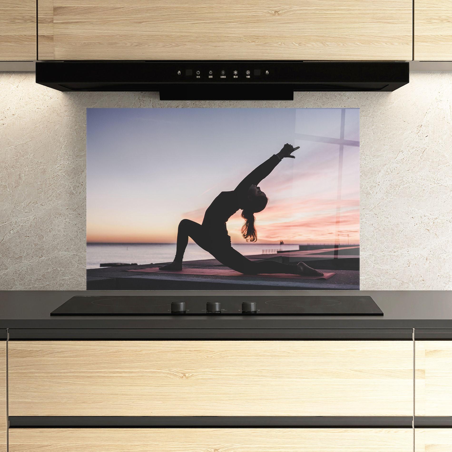 Panel Szklany do Kuchni Purple Sky Yoga mockup 3