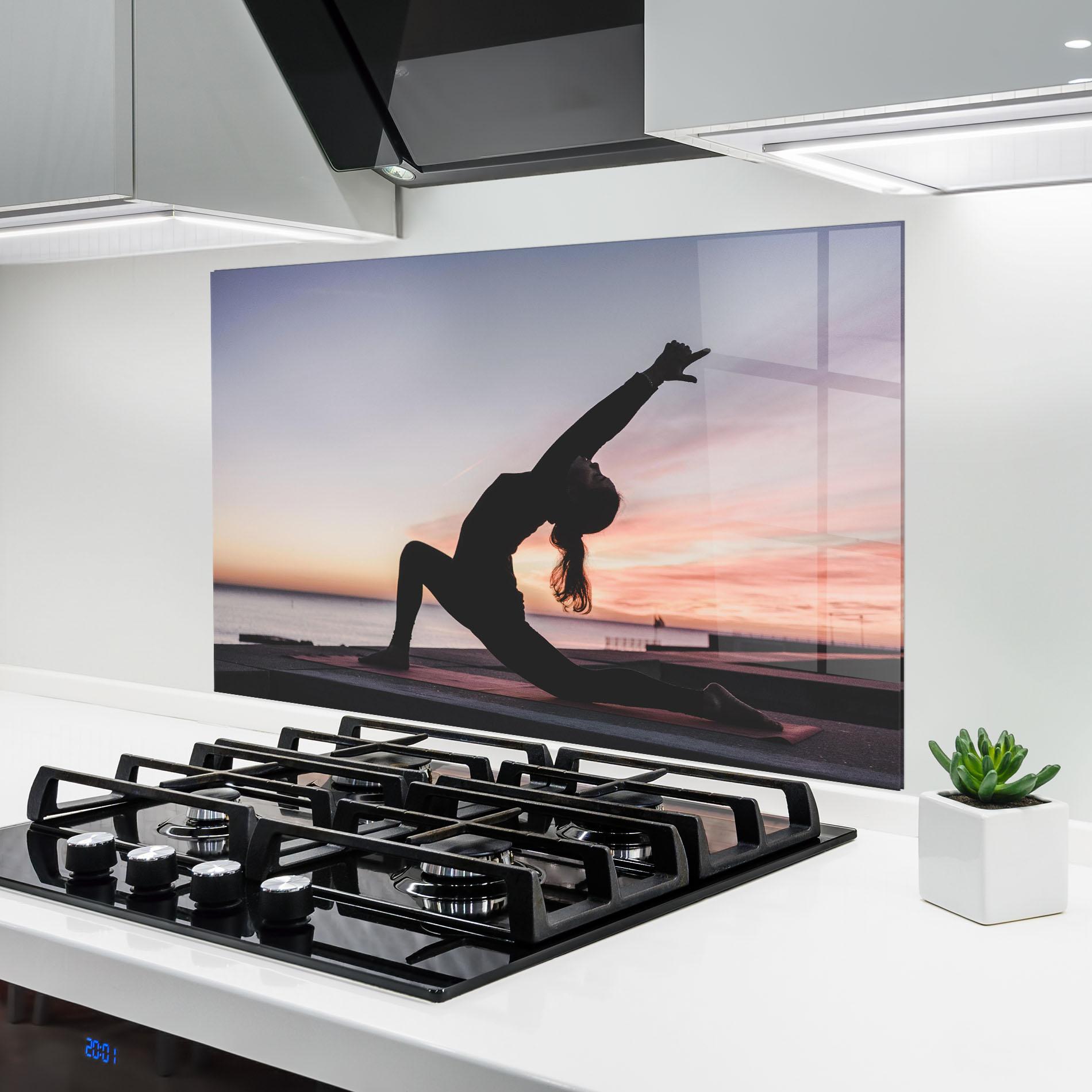 Panel Szklany do Kuchni Purple Sky Yoga mockup 6