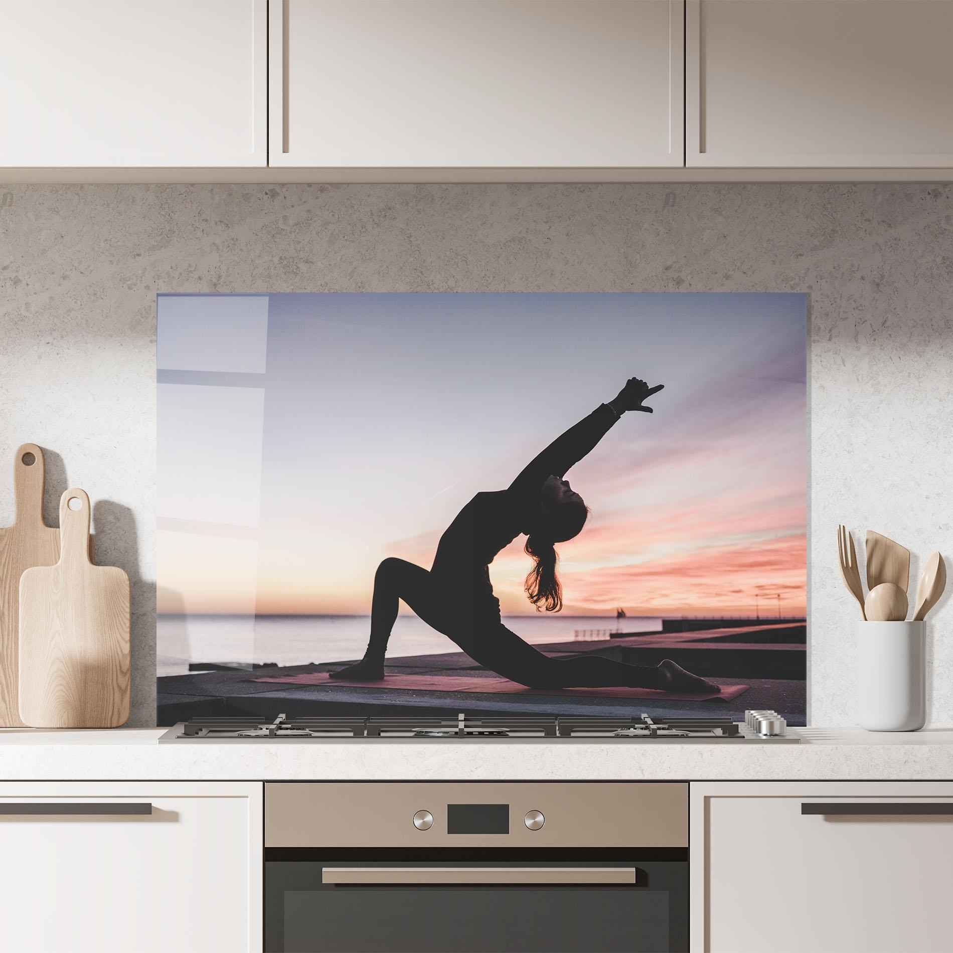 Panel Szklany do Kuchni Purple Sky Yoga mockup 7